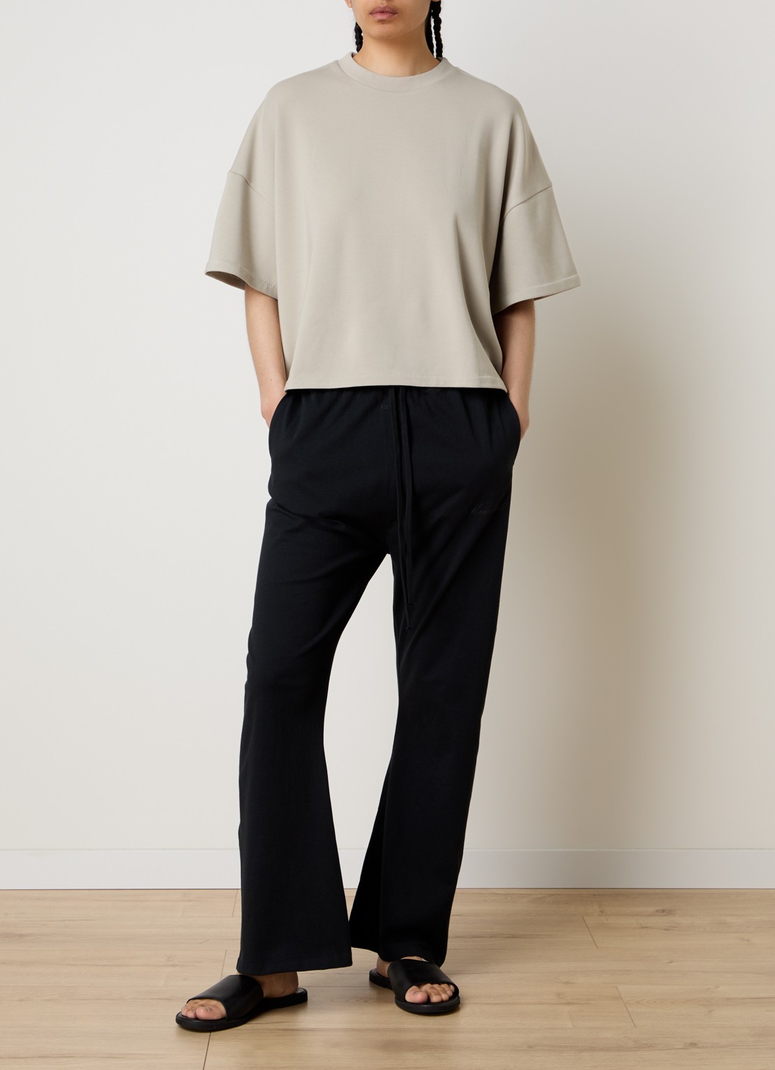 Fear of God Essentials T-shirt met logo en ronde hals - voorkant 5 beige