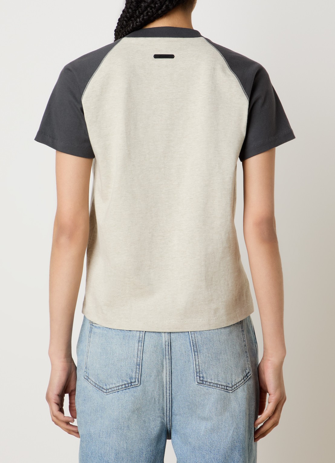 Fear of God Essentials T-shirt met logo en ronde hals - achterkant antraciet
