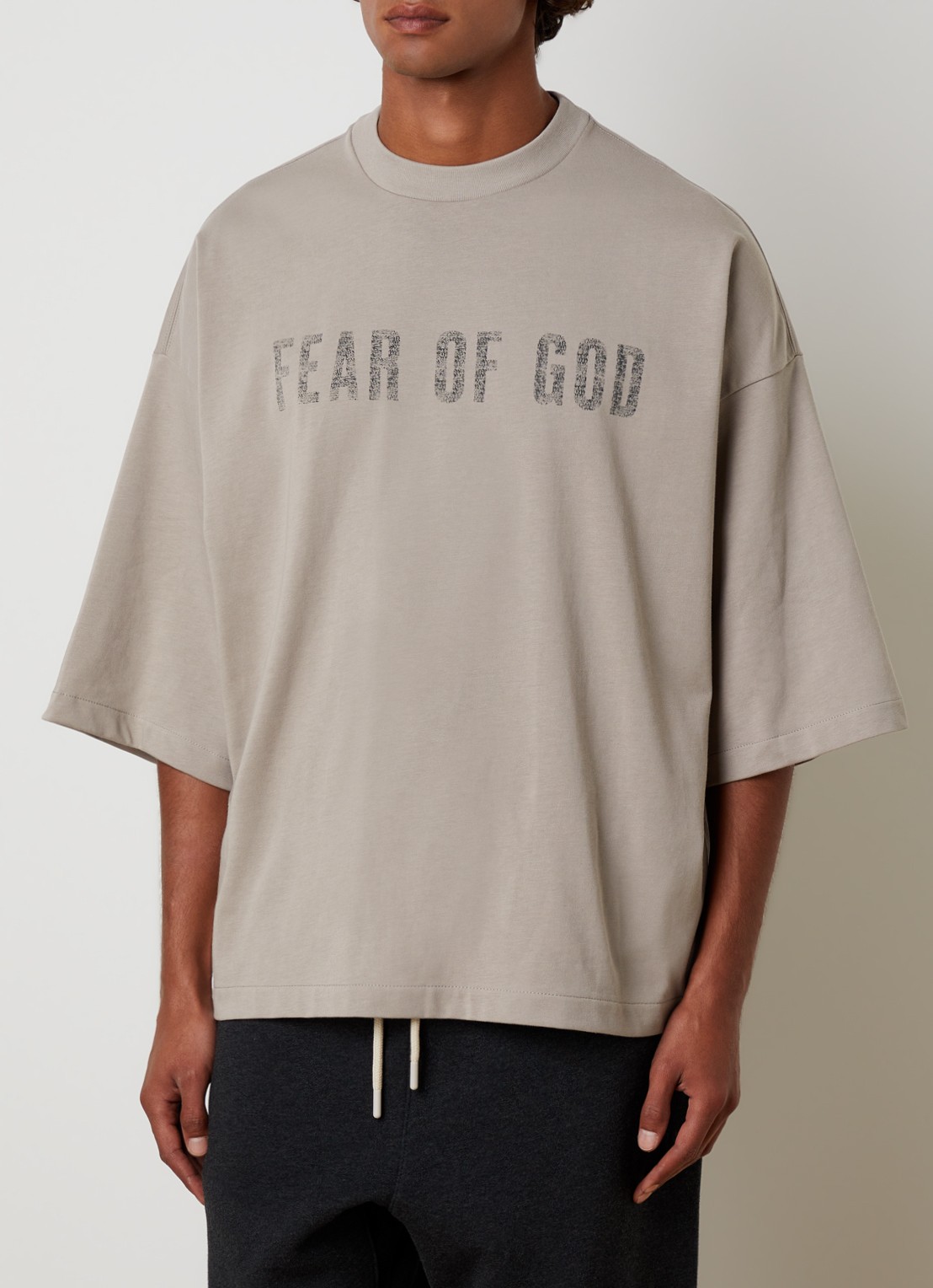 Fear of God Essentials T-shirt met logoprint - detail taupe