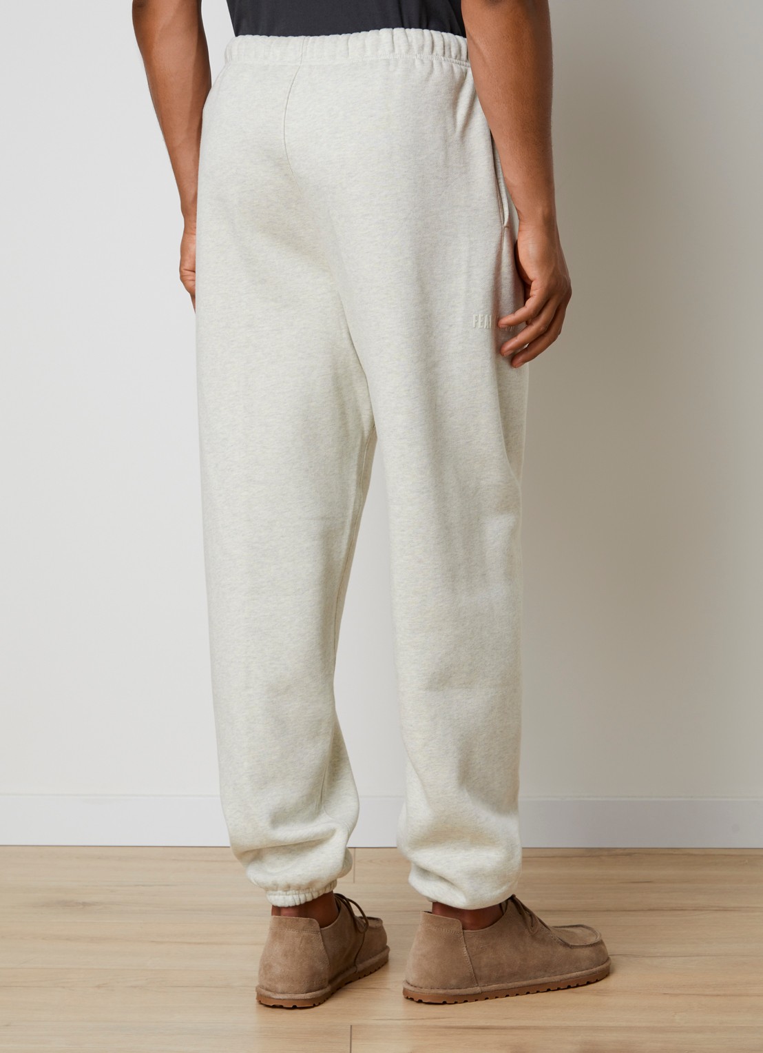 Fear of God Essentials Tapered fit joggingsbroek met steekzakken - achterkant gebroken wit