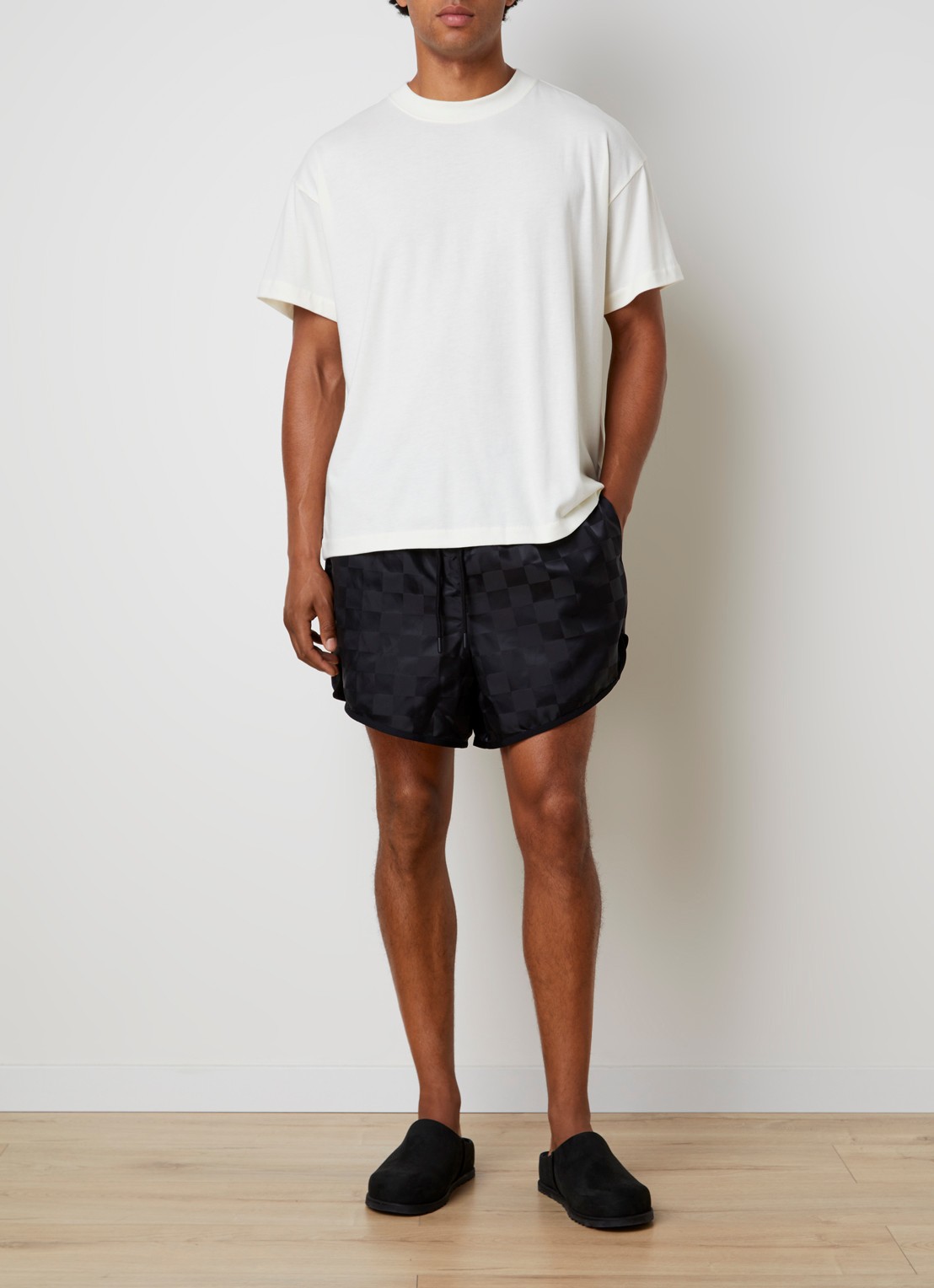 Fear of God Essentials Wide fit korte broek met ruitdessin - voorkant 3 zwart