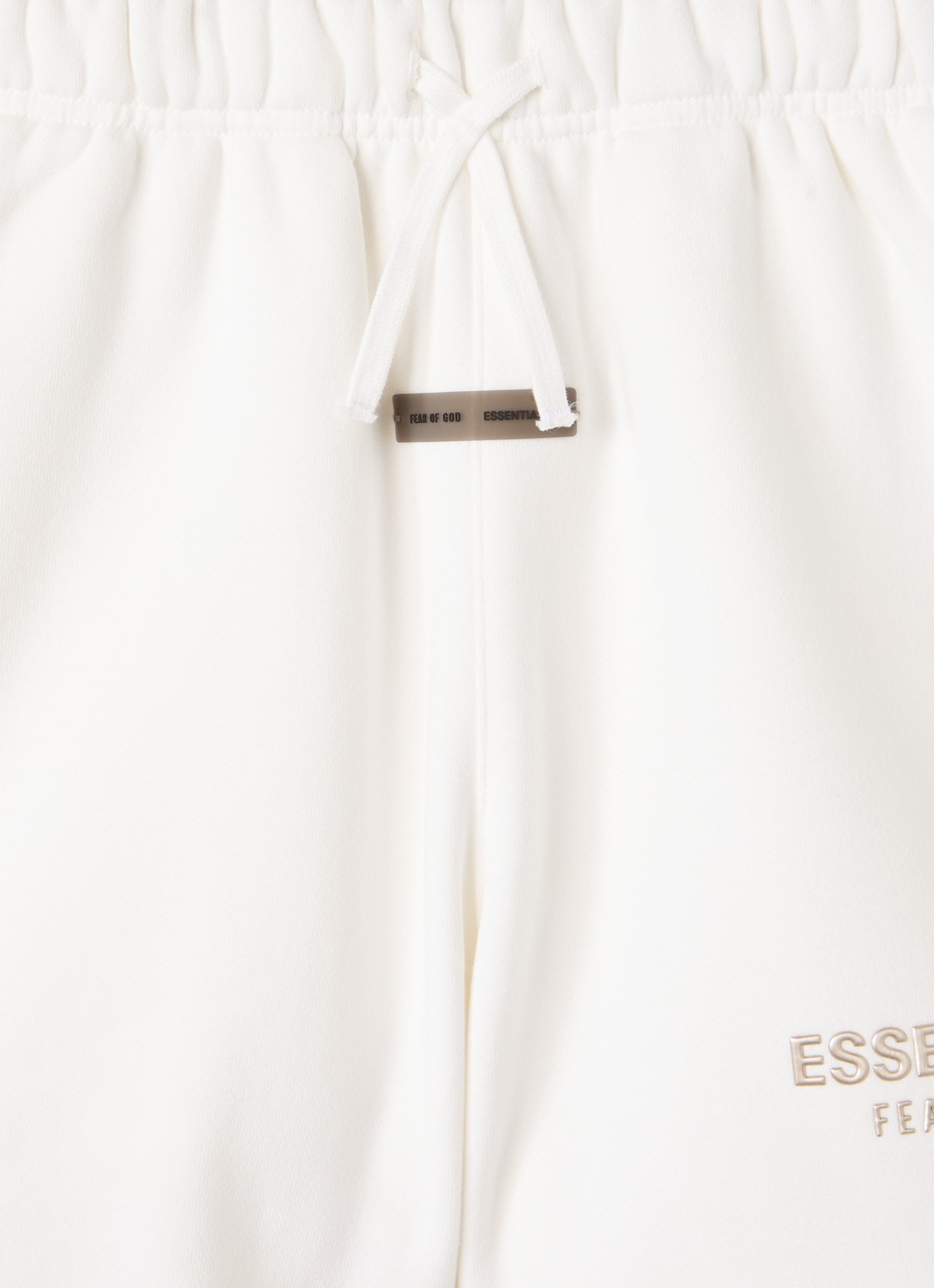 Fear of God Essentials Wide fit korte joggingbroek met logoprint - detail 3 wit