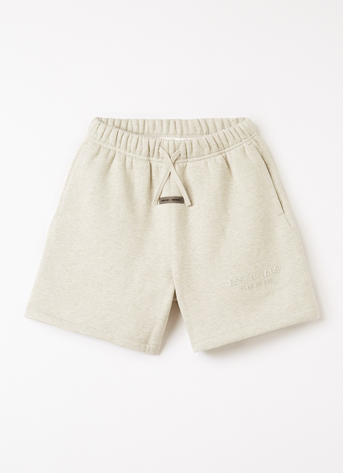 Fear of God Essentials Wide fit korte joggingbroek met logoprint - voorkant lindegroen