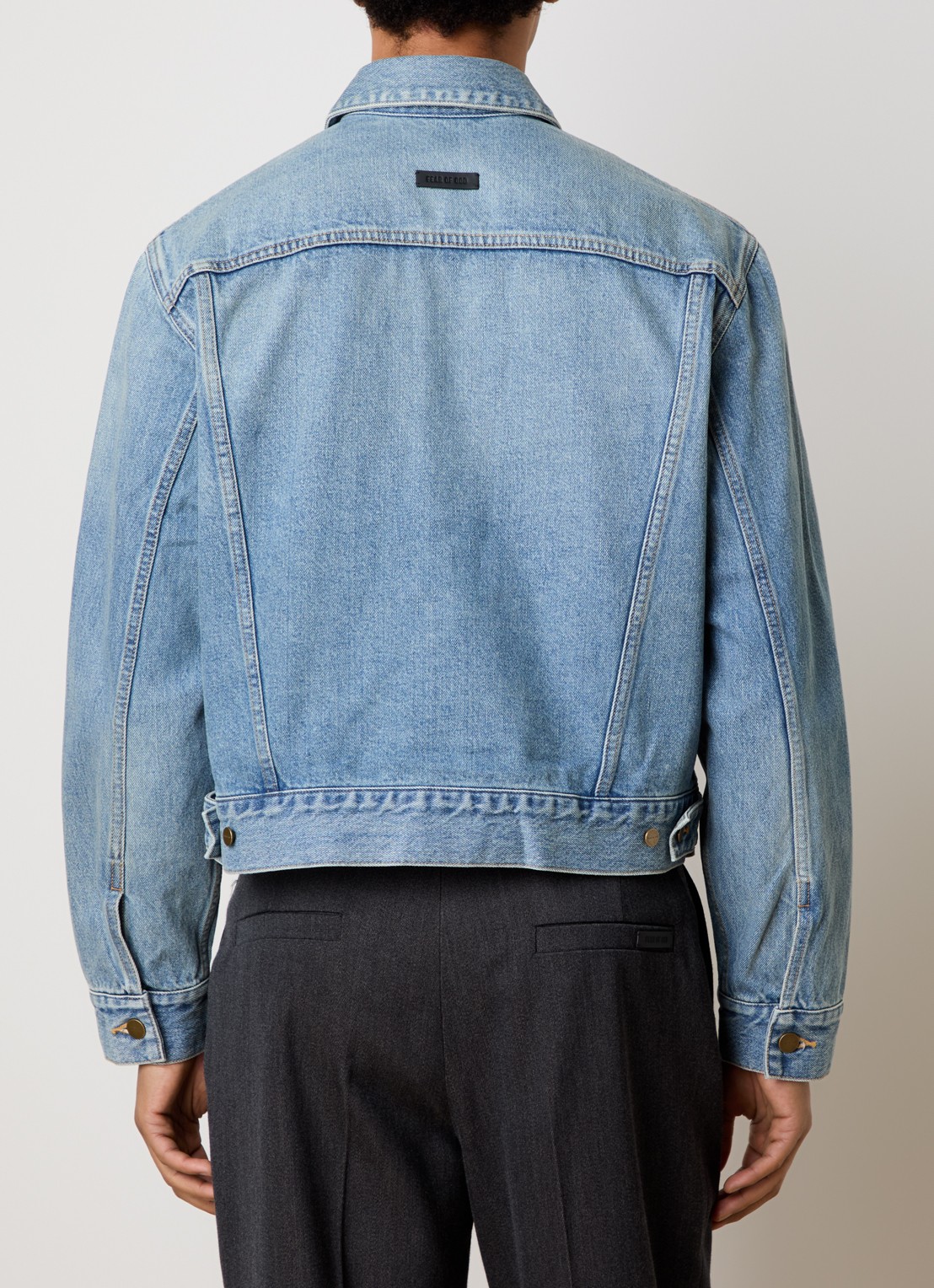 Fear of God Spijkerjas met borstzakken - achterkant indigo
