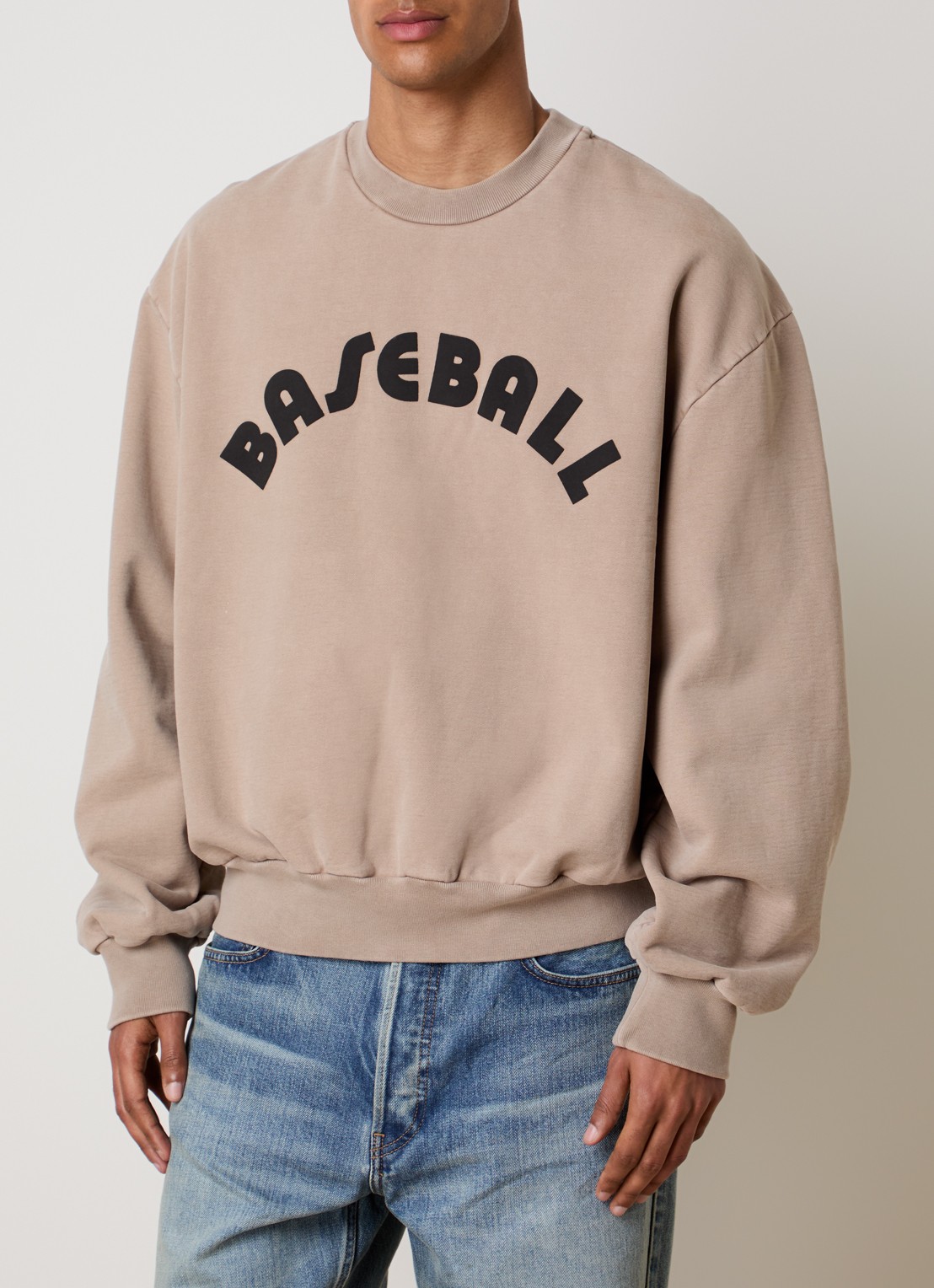 Fear of God Sweater met front- en backprint - detail 2 donkerbeige