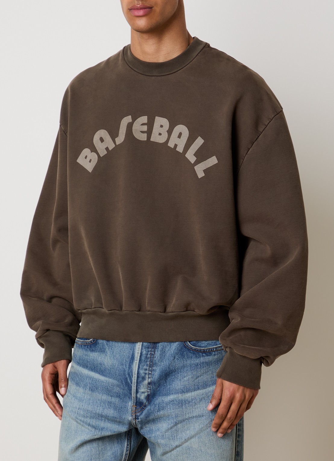 Fear of God Sweater met front- en backprint - detail 2 bruin