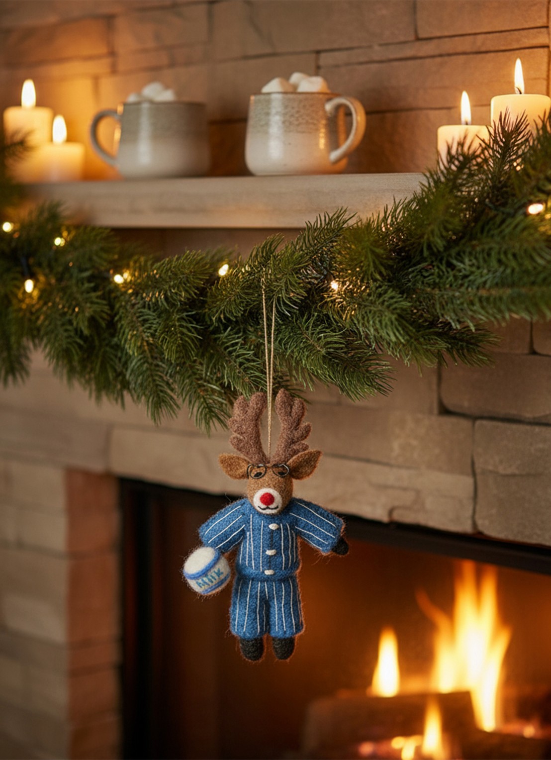 Felt So Good Christmas Pyjamas Rudolph kersthanger 15 cm - achterkant 3 blauw
