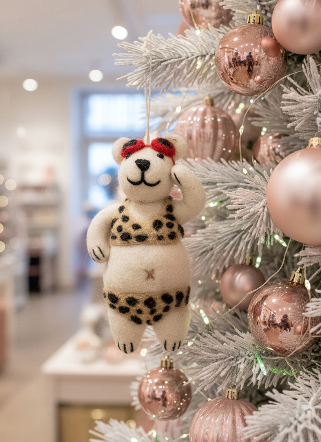Felt So Good Diva Polar Bear kersthanger 11,5 cm - voorkant 2 wit