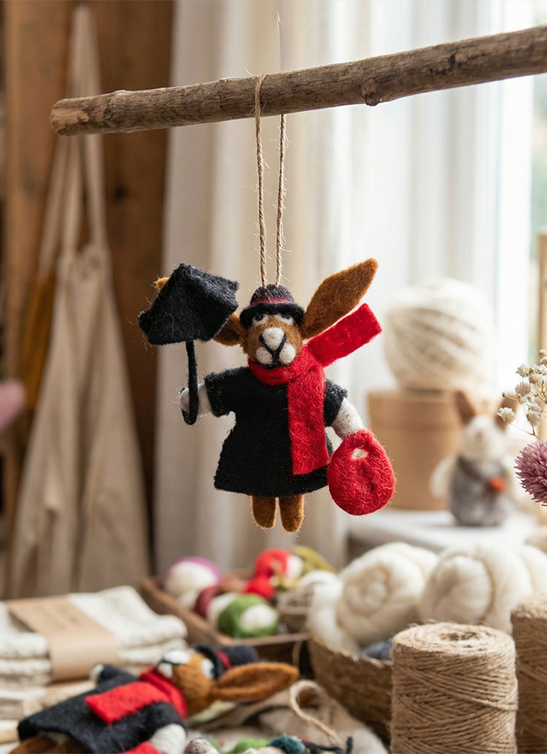 Felt So Good Mary Hoppins kersthanger 13,5 cm - achterkant zwart