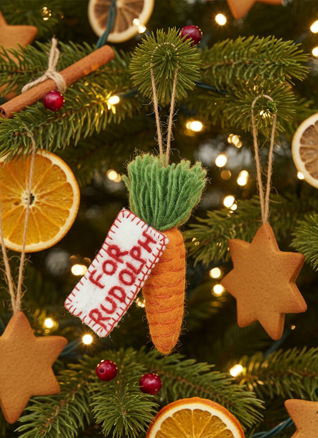 Felt So Good Snack for Rudolph kersthanger 10 cm - voorkant 2 orange