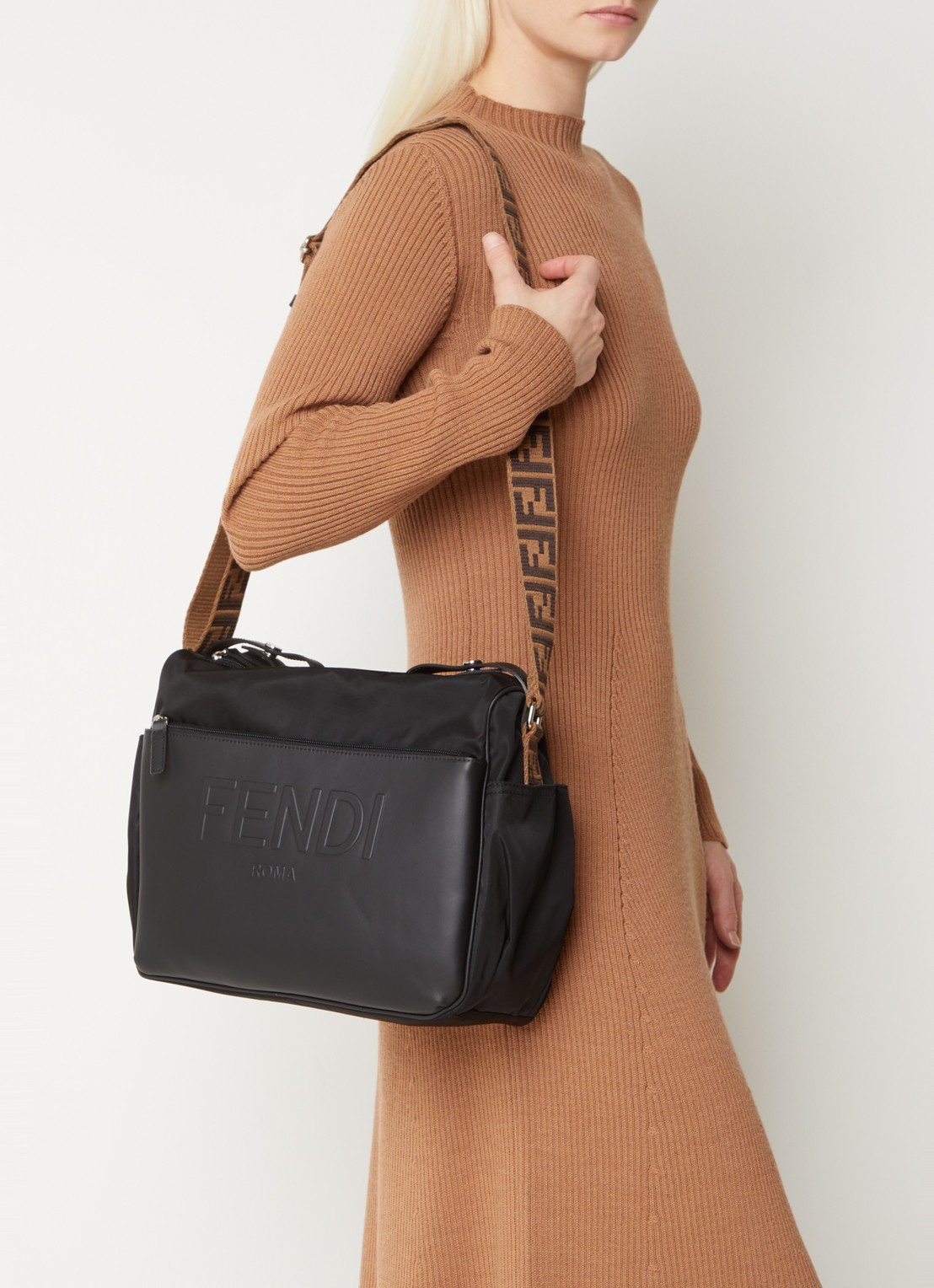 Fendi Luiertas met kalfsleren details en logo - voorkant 6 zwart