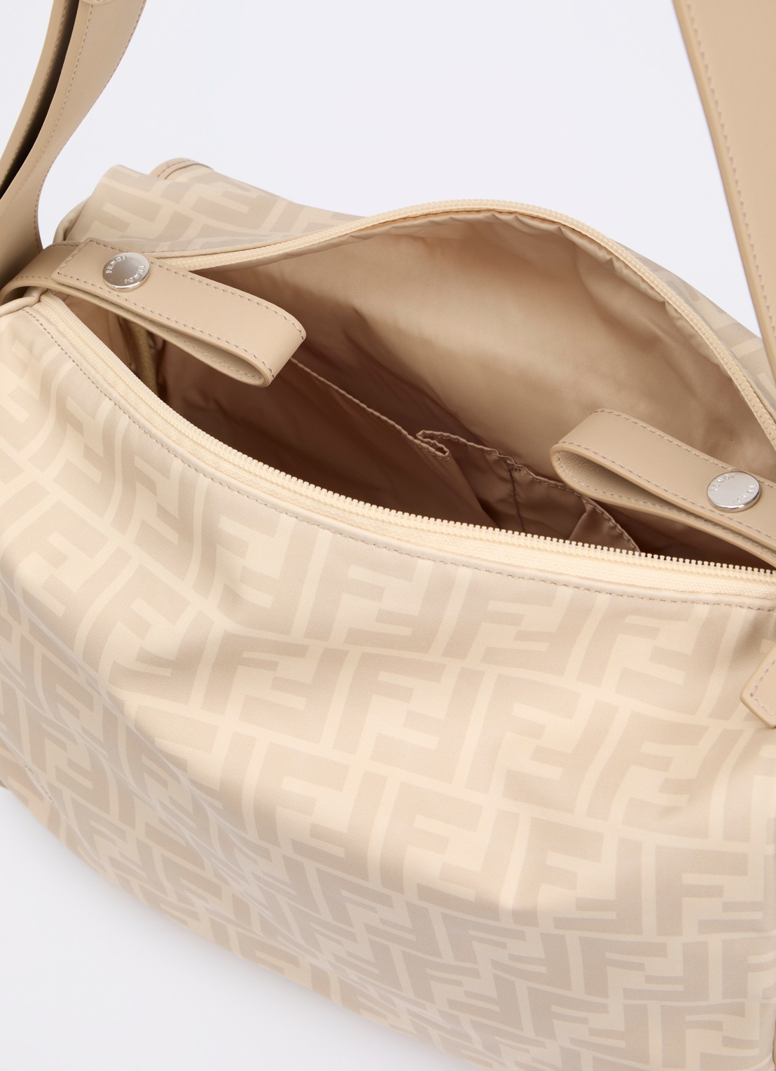 Fendi Luiertas met kalfsleren details en verschoningsmat - detail beige