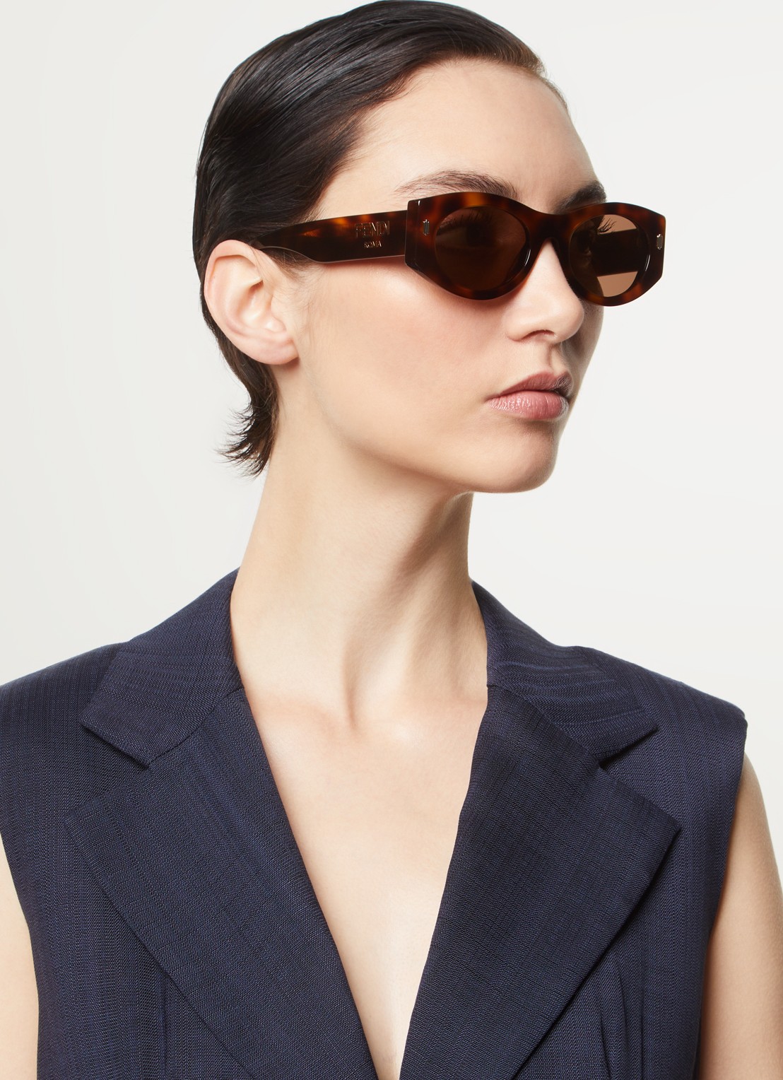 Fendi Roma zonnebril FE40125I - voorkant 2 bruin