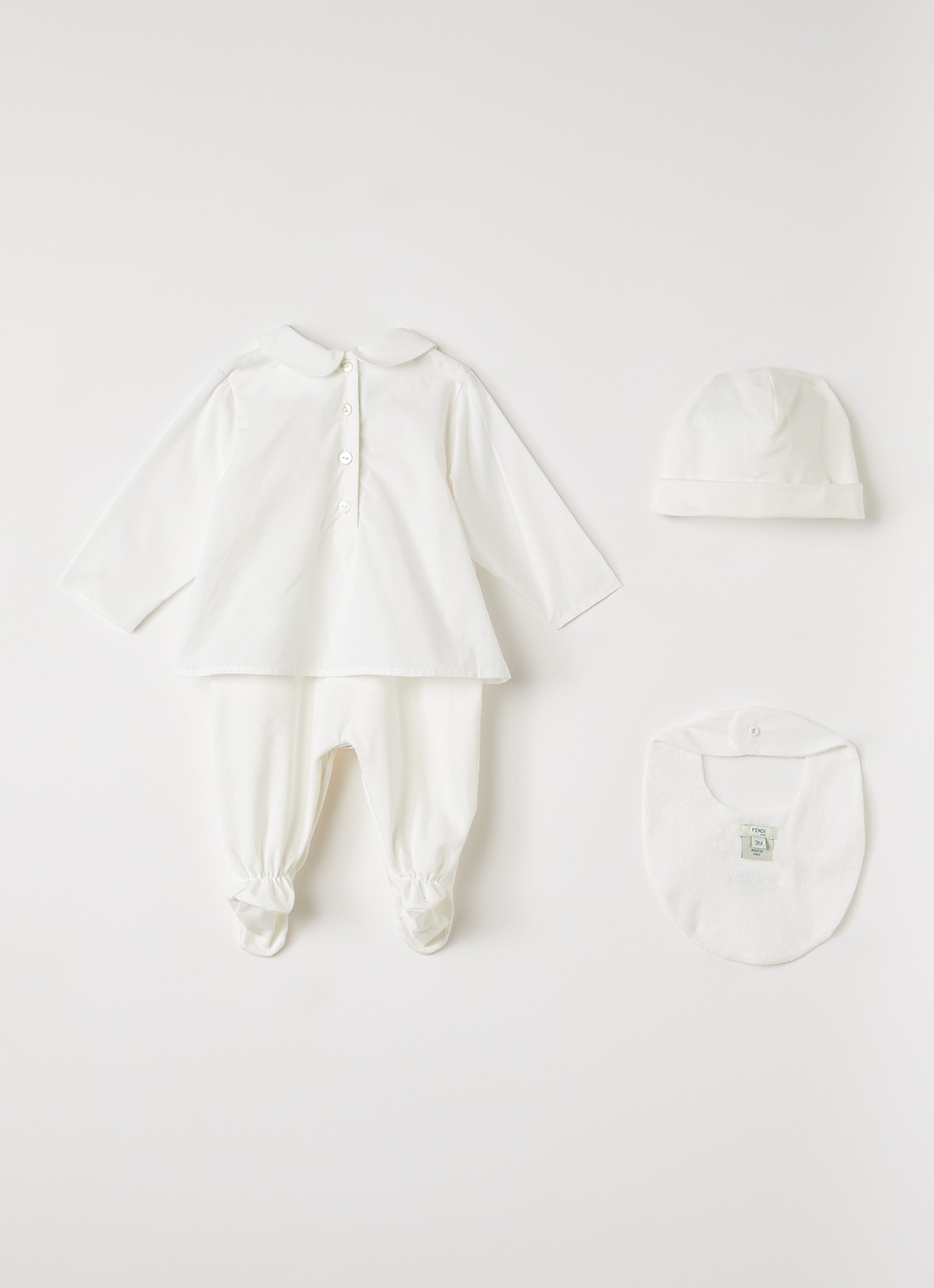 Fendi Set van babypak met muts en slab in giftbox 3-delig - voorkant 2 gebroken wit