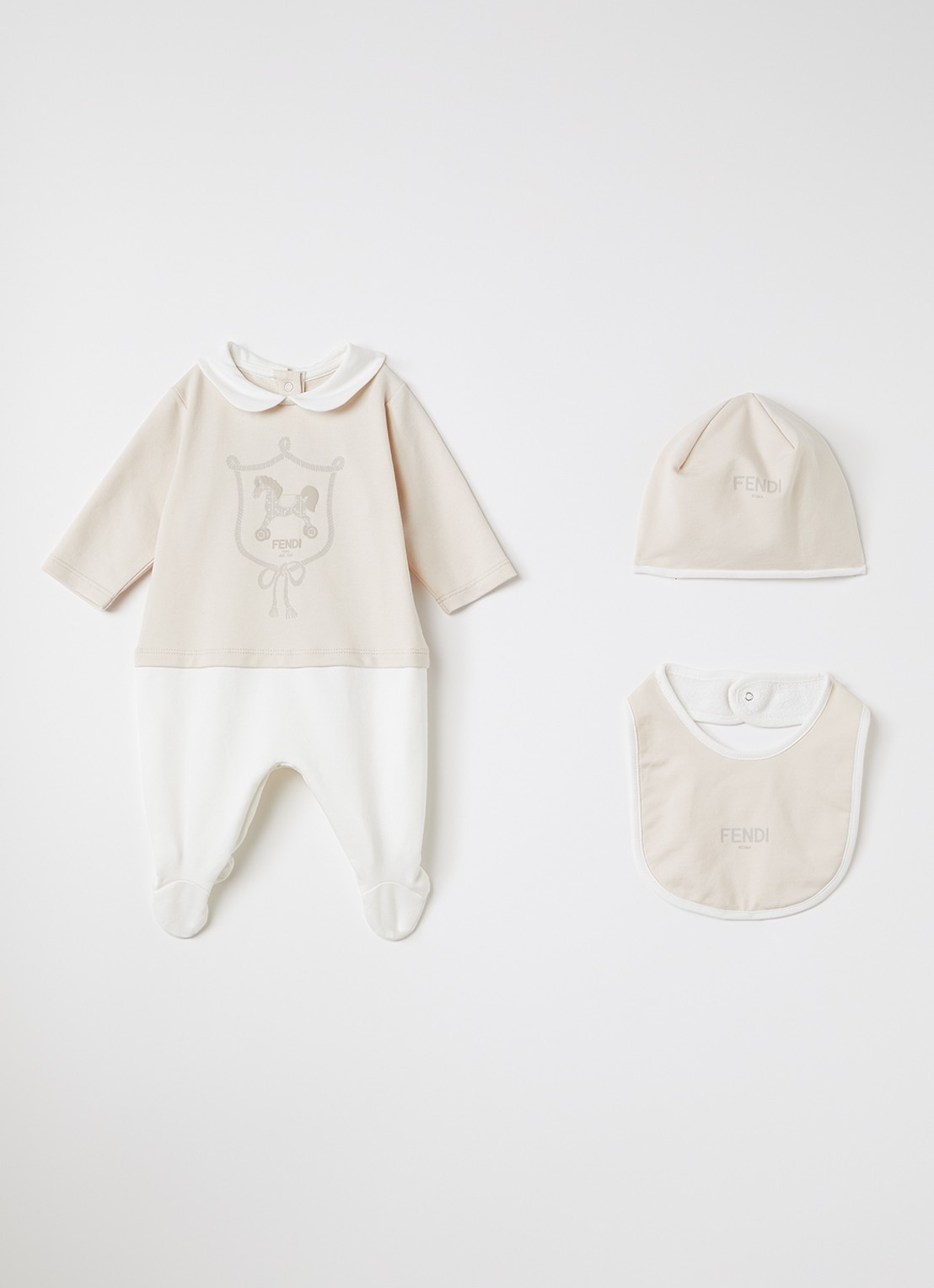 Fendi Set van babypak met muts en slab in giftbox 3-delig - voorkant 2 beige