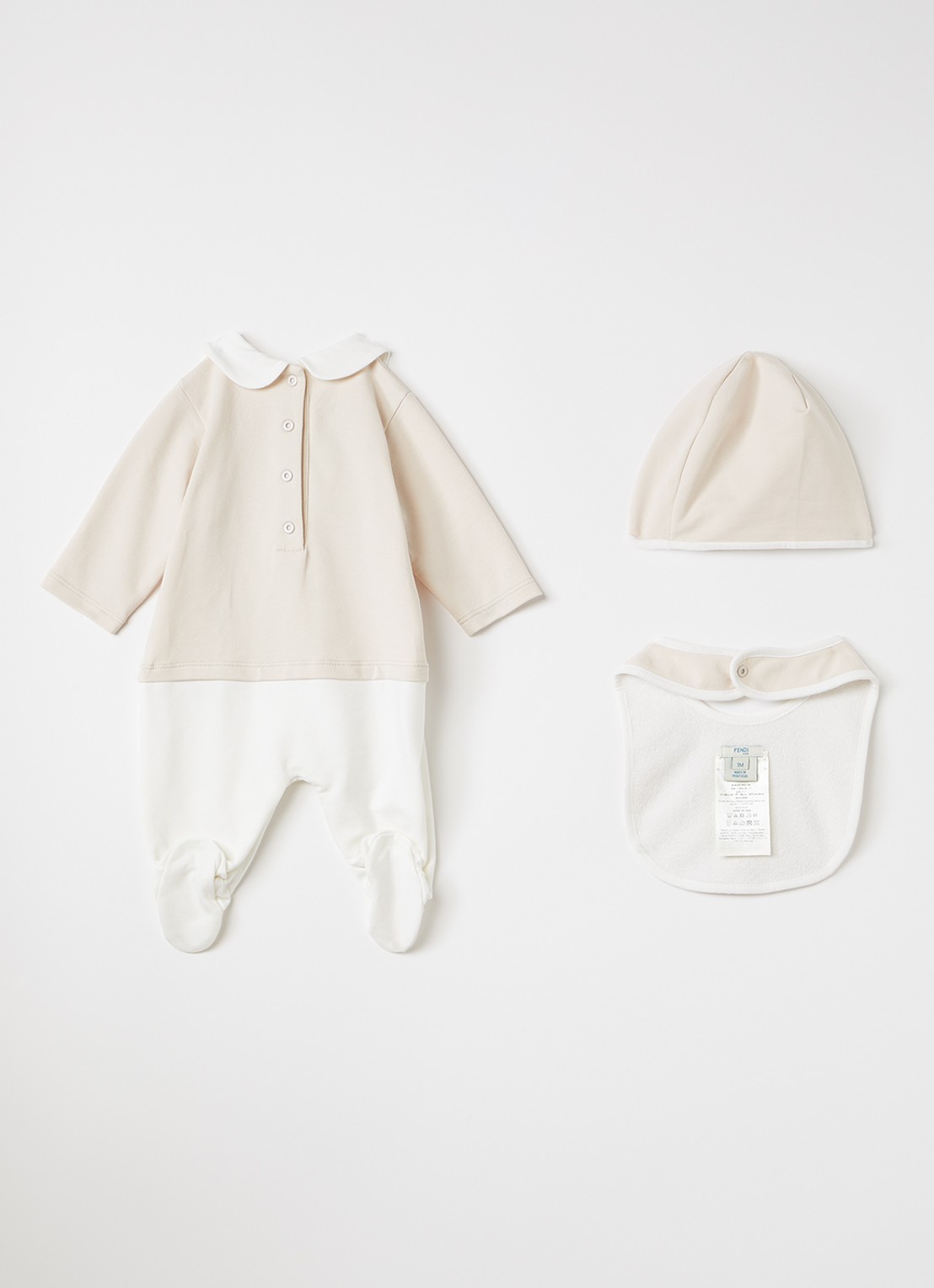 Fendi Set van babypak met muts en slab in giftbox 3-delig - voorkant 3 beige