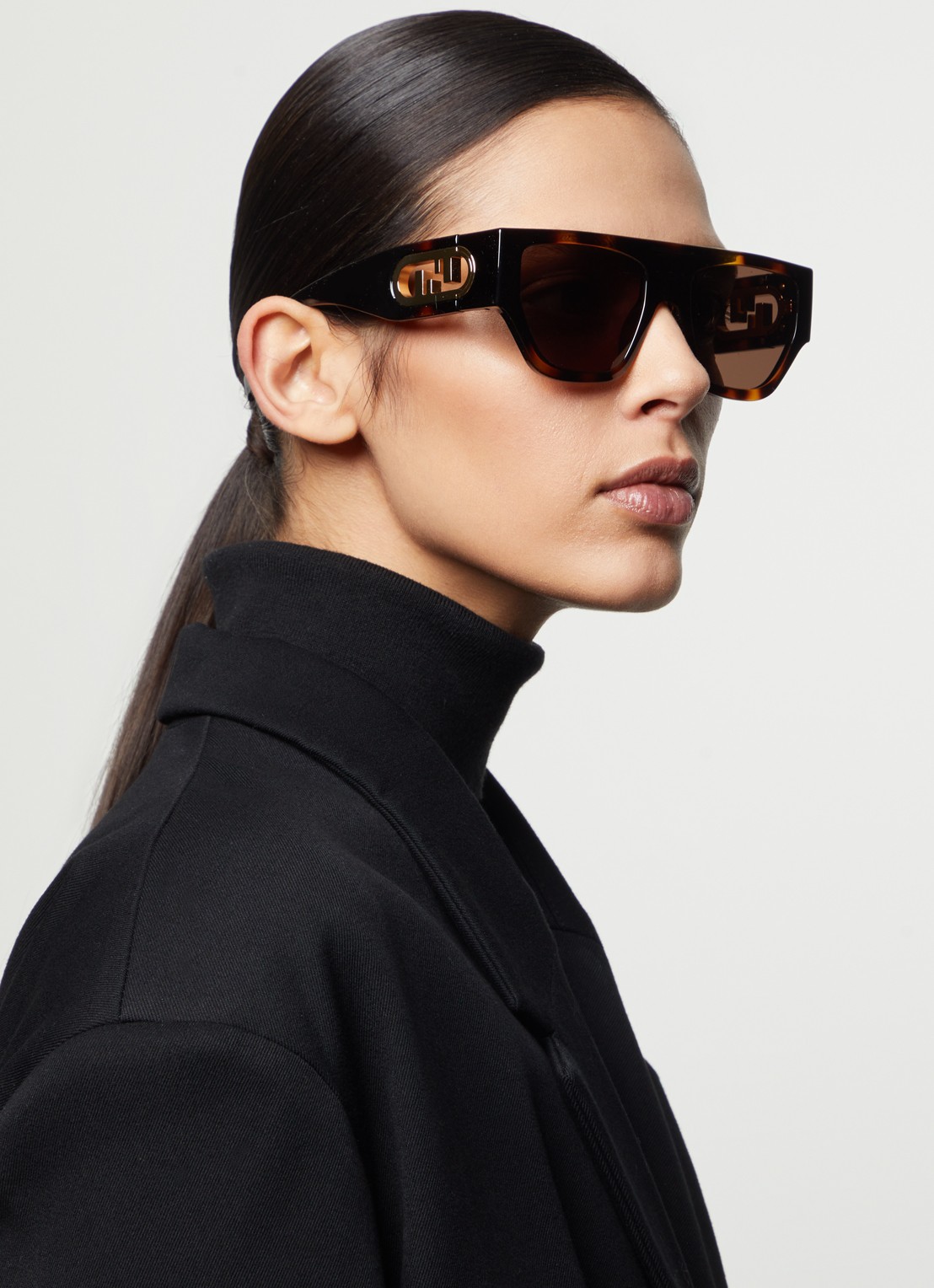 Fendi Zonnebril FE40108U - voorkant 2 bruin