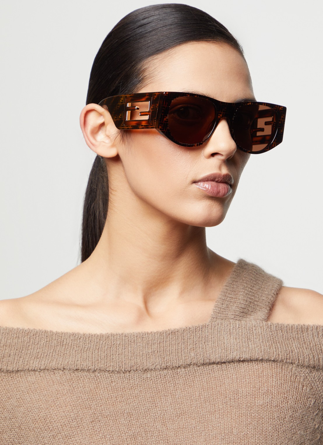Fendi Zonnebril FE40109I - voorkant 2 bruin