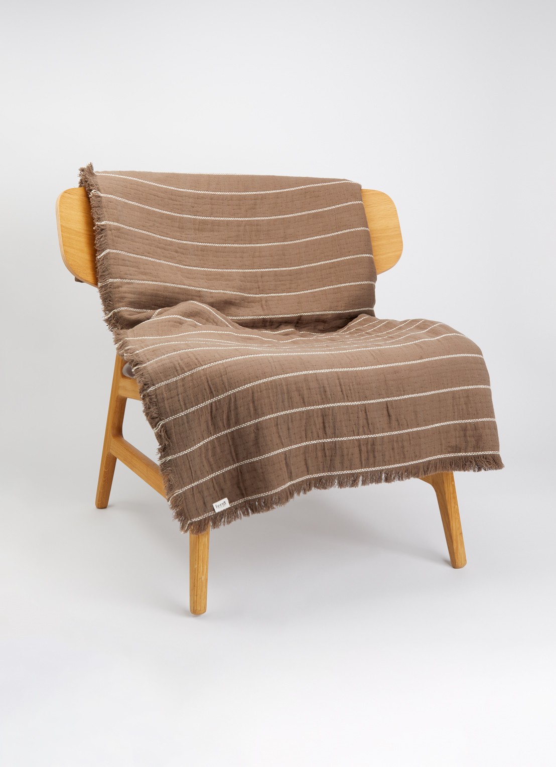 ferm LIVING Aires bedsprei van  katoen 250 x 240 cm - voorkant 2 bruin