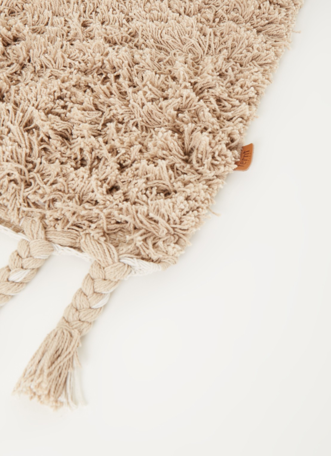 ferm LIVING Amass Long Pile vloerkleed 140 x 70 cm - detail 3 zand
