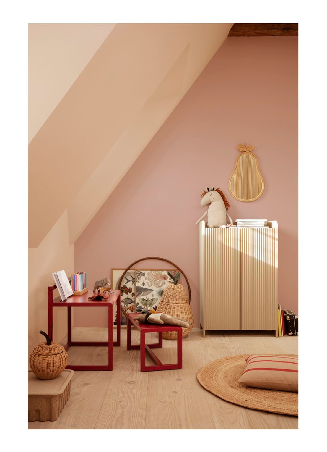 ferm LIVING Apple opbergmand 20 cm  - voorkant 2 bruin