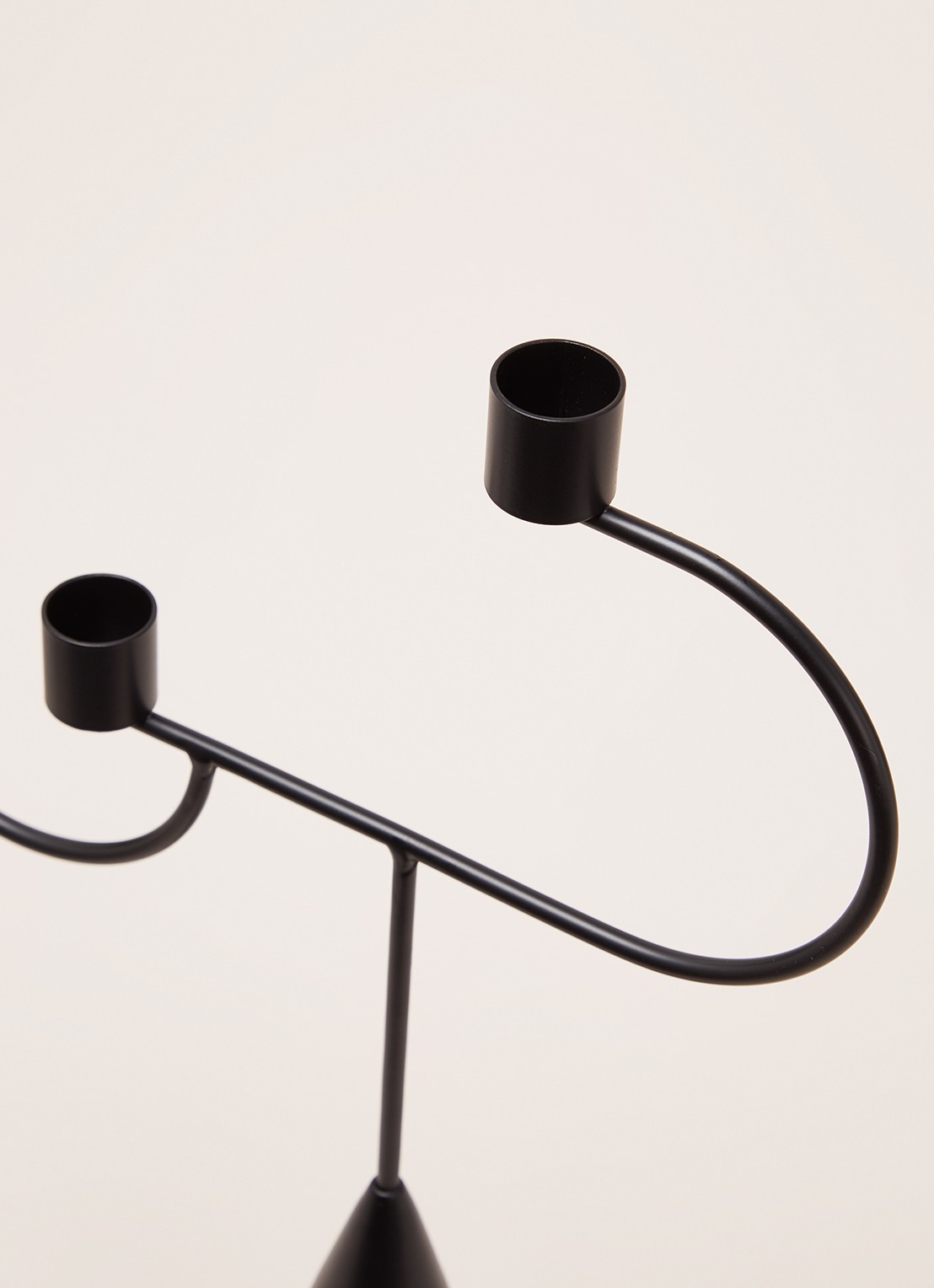 ferm LIVING Avant Candelabra 39 cm - detail 3 zwart
