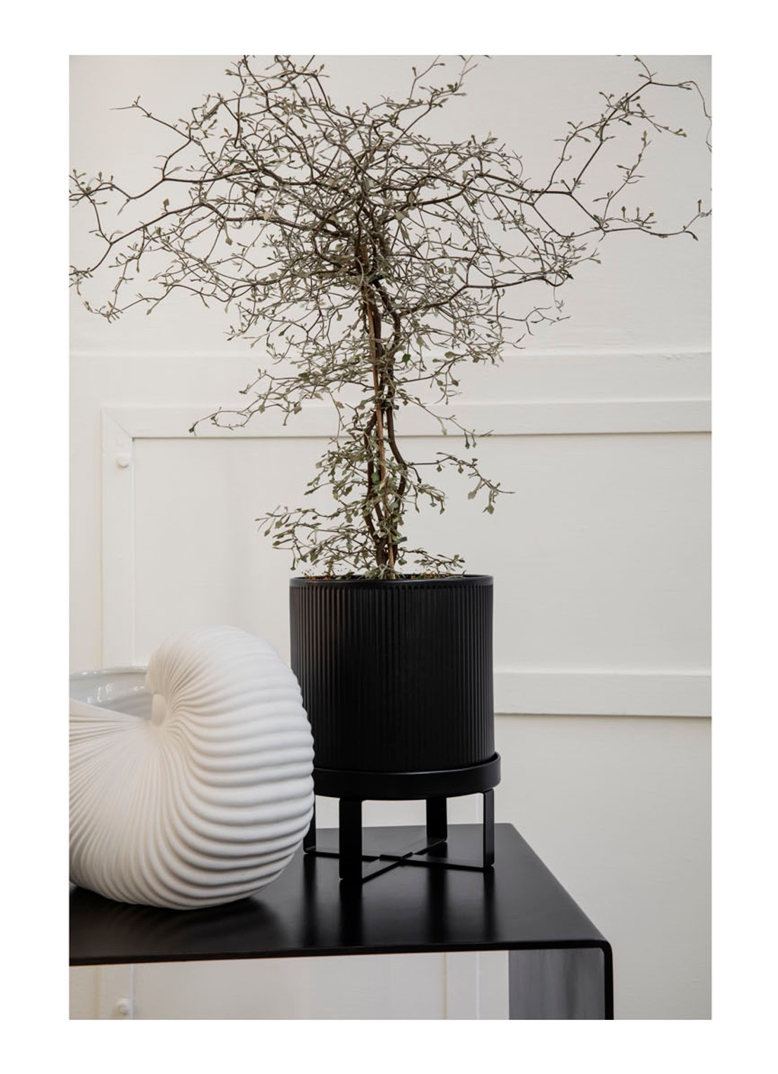 ferm LIVING Bau Pot plantenbak voor binnen 18 x 24 cm - voorkant 3 zwart
