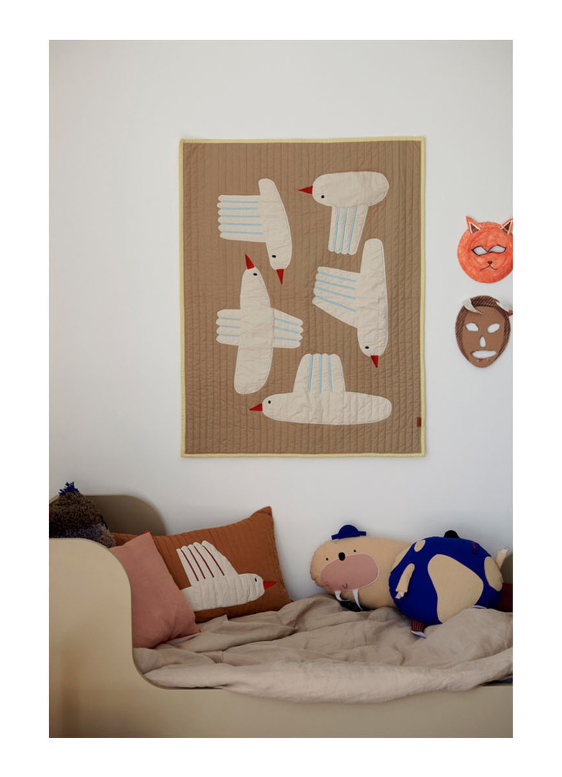 ferm LIVING Bird wanddeken  - voorkant 2 zand