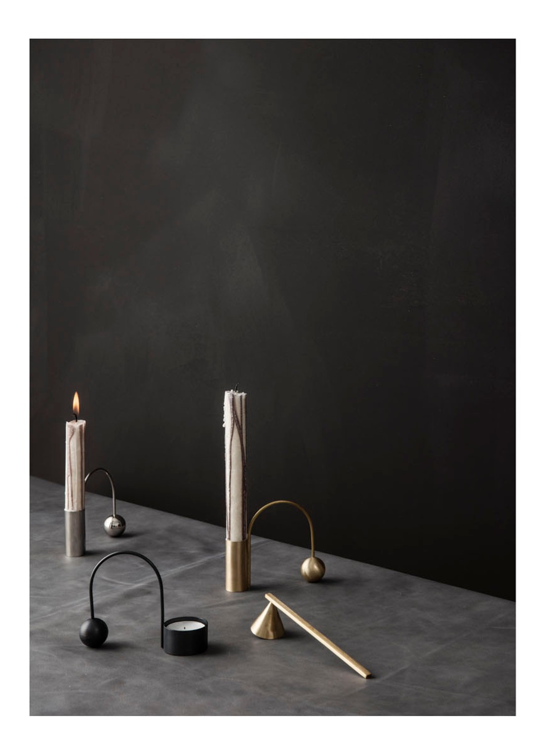 ferm LIVING Brass kaarsendover 16 cm - voorkant 2 goud