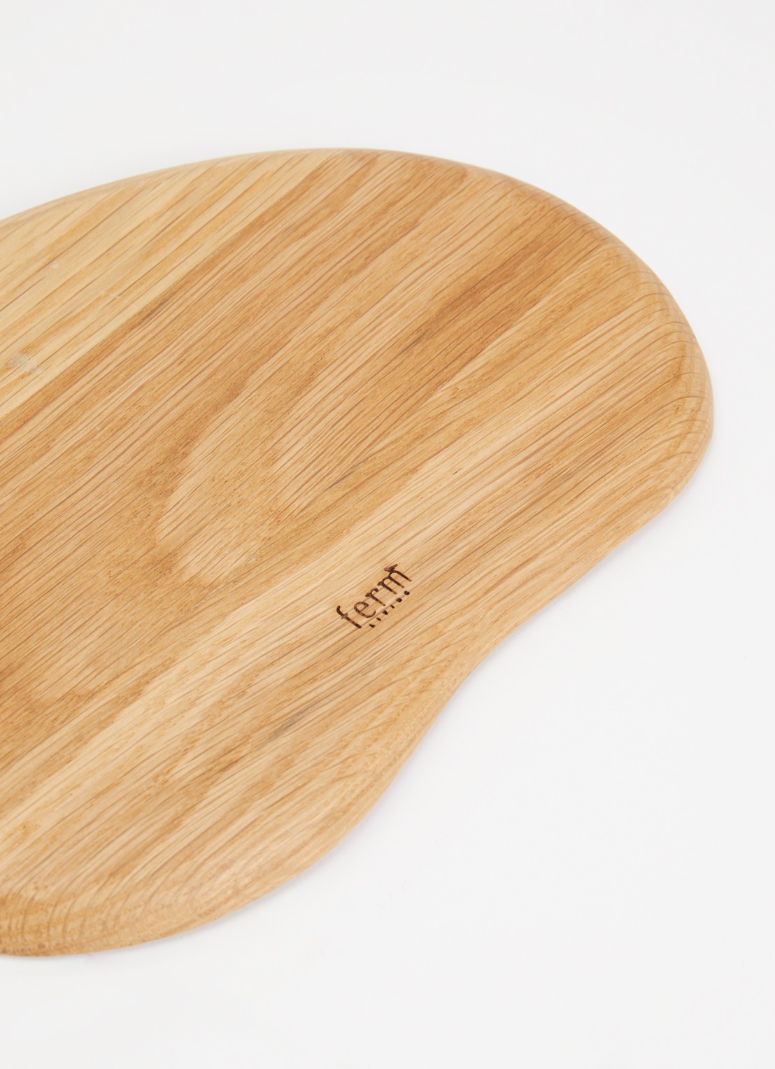 ferm LIVING Cairn Butter Board serveerplank van hout 20 cm set van 4 - voorkant 2 donkerbeige