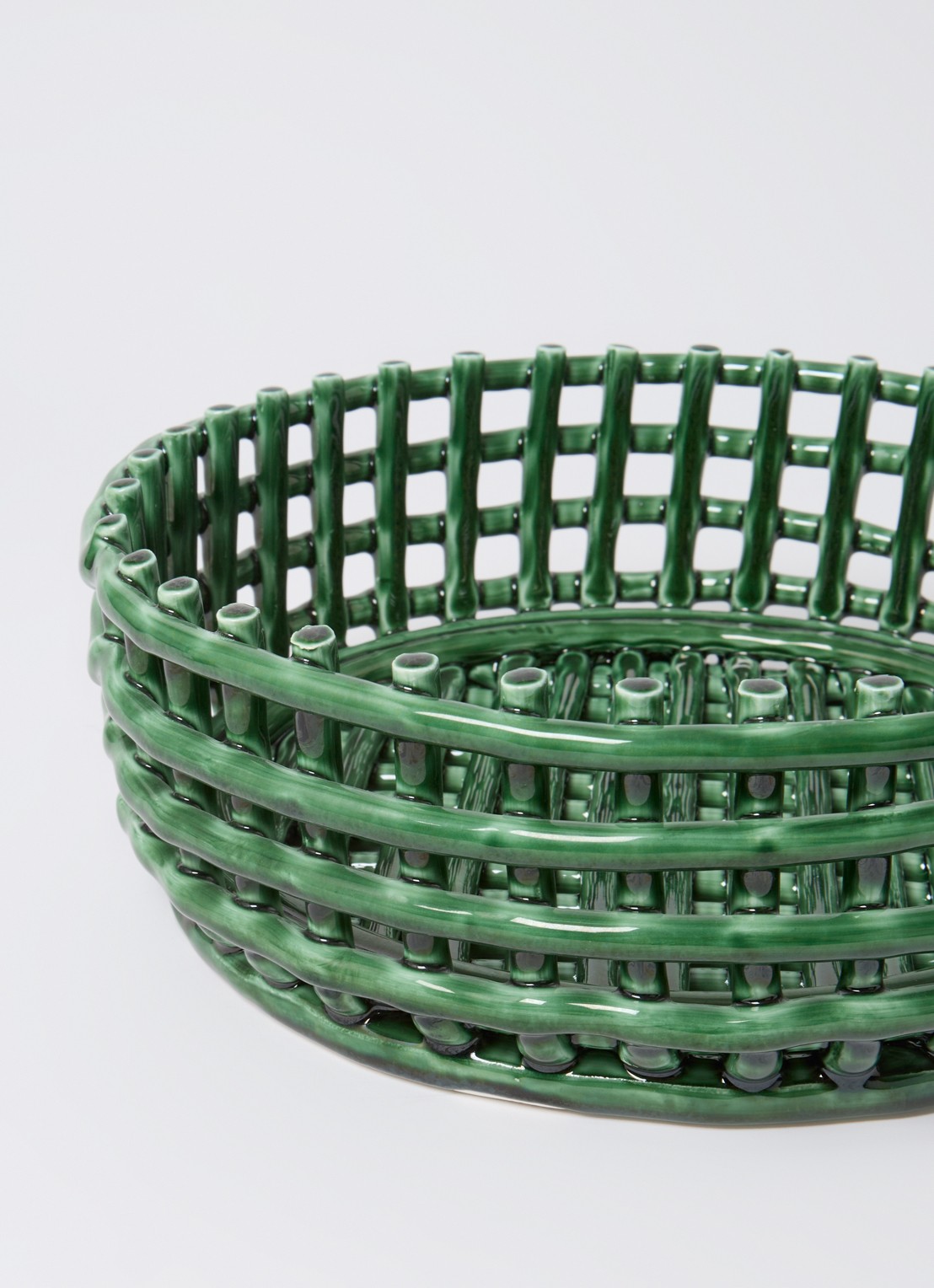 ferm LIVING Ceramic Centrepiece fruitschaal 29 cm - voorkant 2 groen