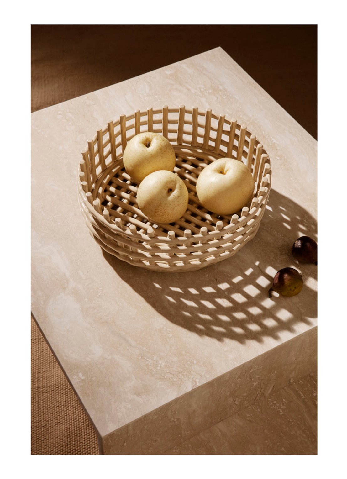 ferm LIVING Ceramic mand 29 cm - voorkant 2 lichtbruin