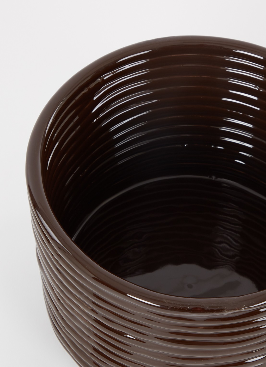 ferm LIVING Corduroy vaas 15 cm - voorkant 2 donkerbruin