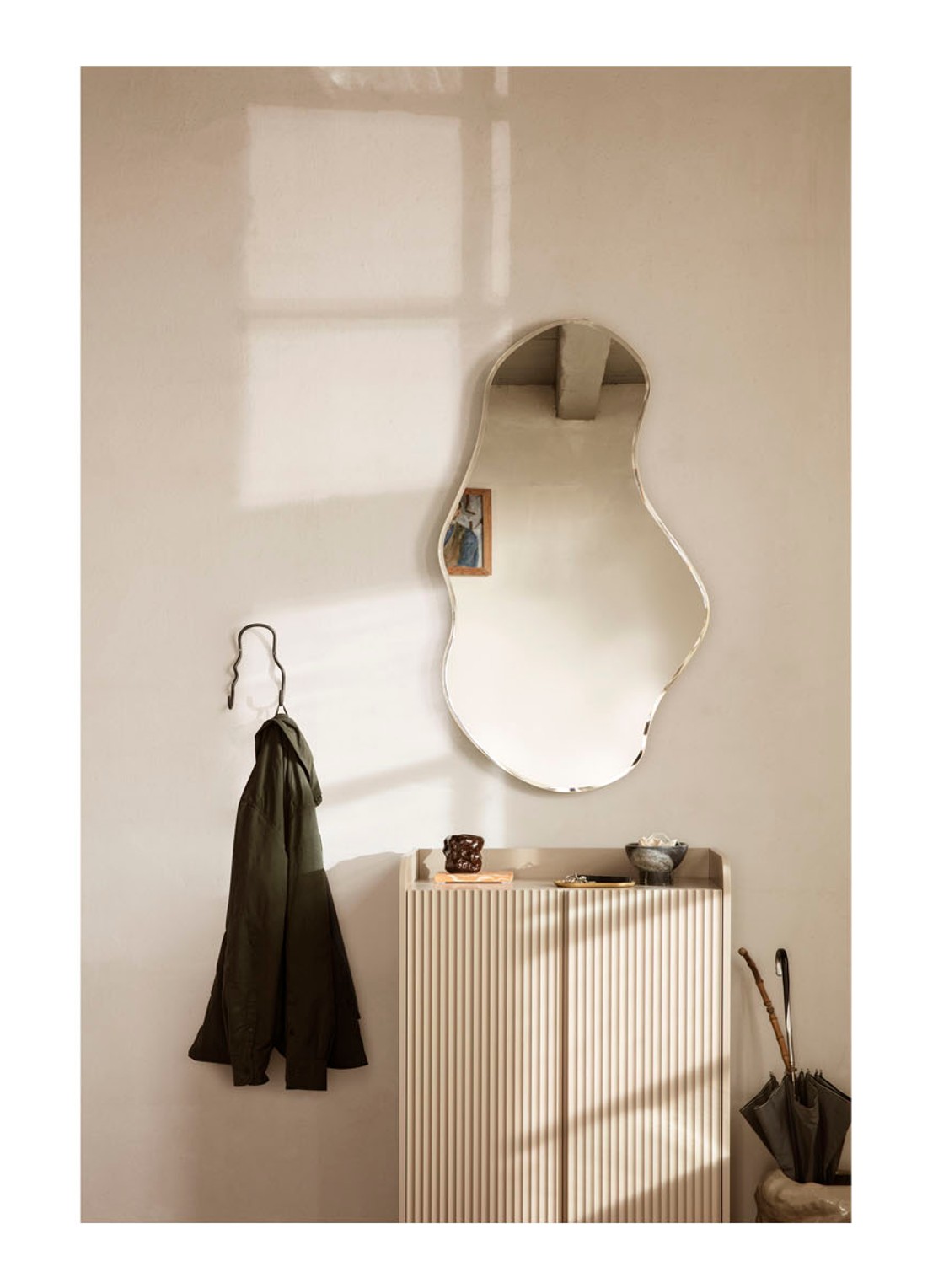 ferm LIVING Curvature dubbele wandhaak van messing - voorkant 3 zwart