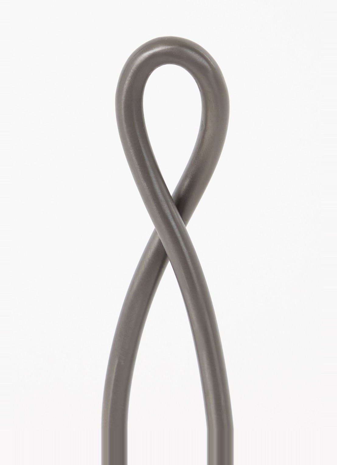 ferm LIVING Curvature keukenrolhouder 30,5 cm - detail zwart