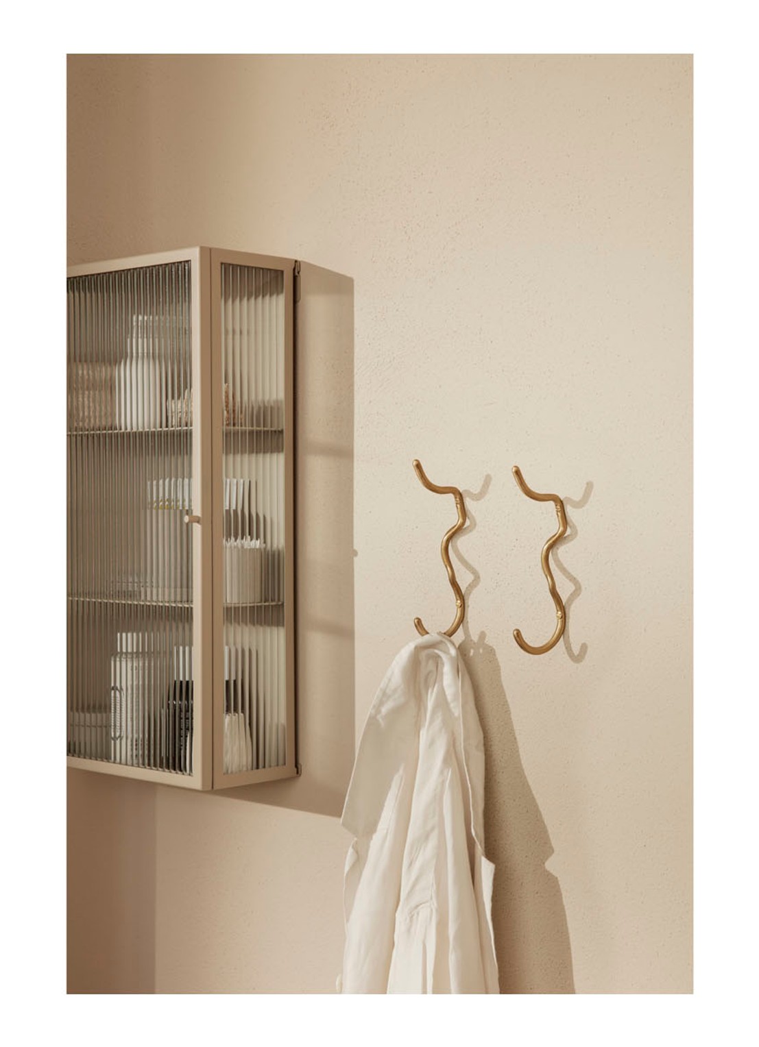 ferm LIVING Curvature wandhaak  - voorkant 3 goud