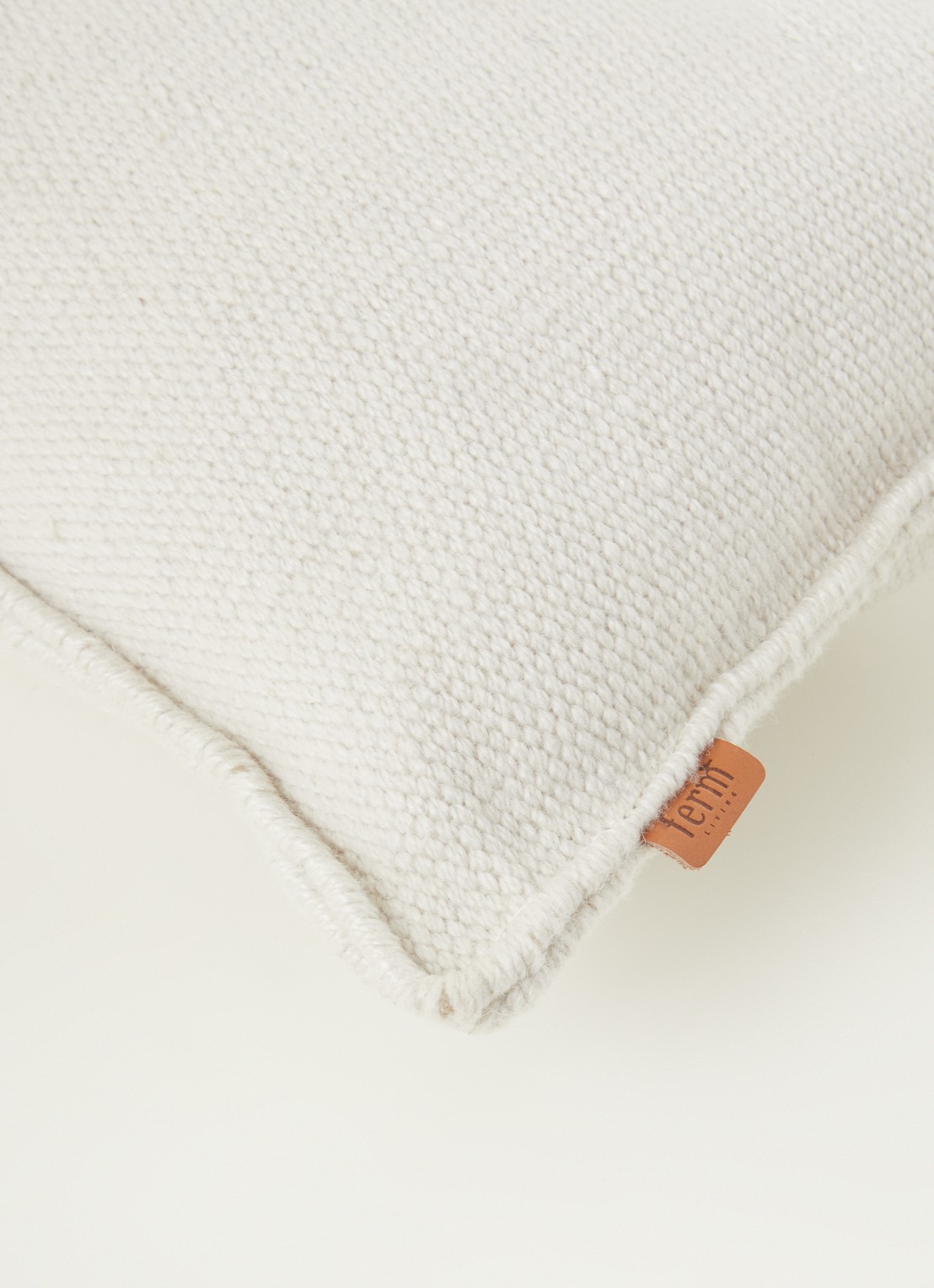 ferm LIVING Desert sierkussen 28 x 53 cm - detail 3 gebroken wit