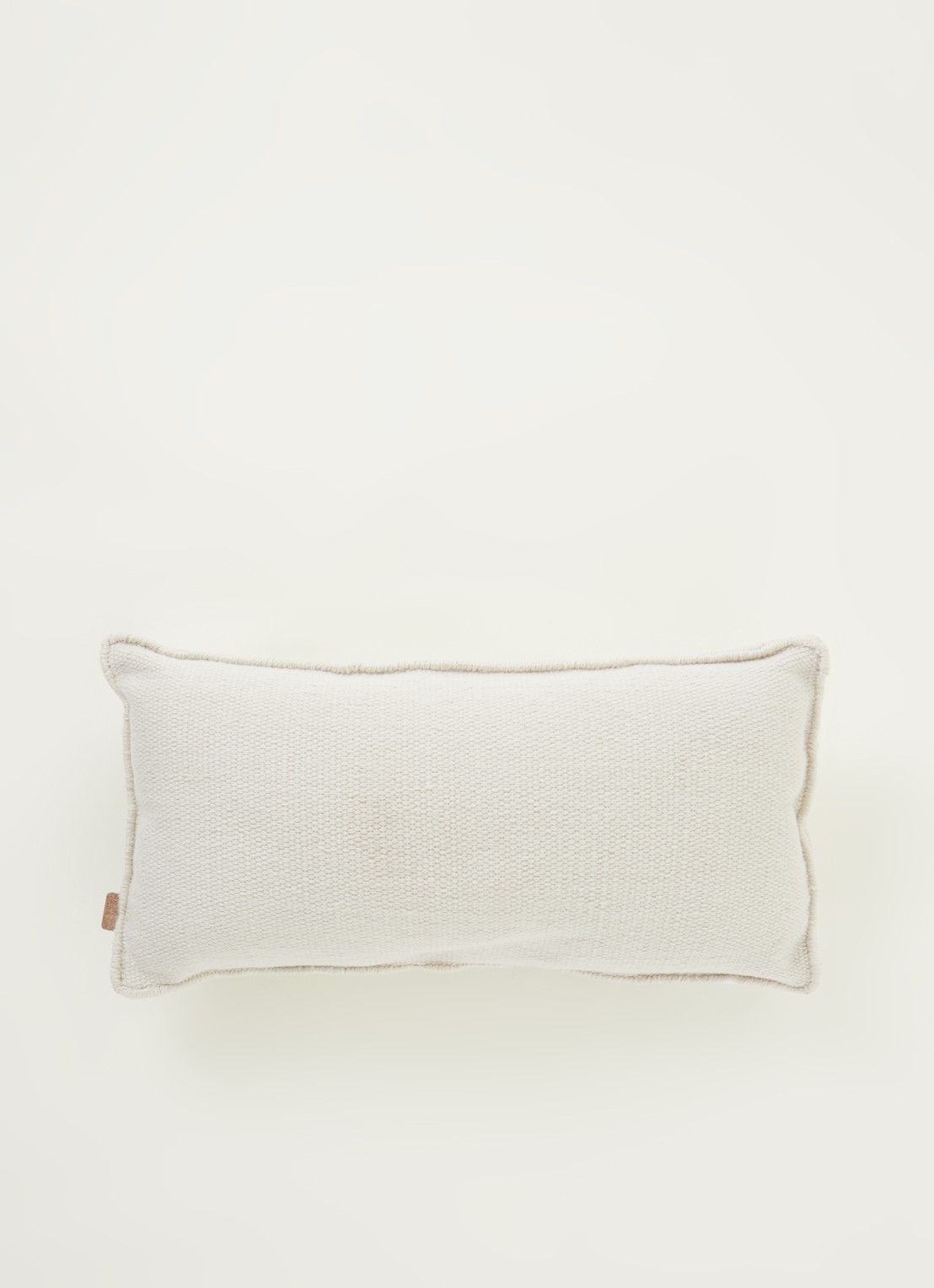 ferm LIVING Desert sierkussen 28 x 53 cm - voorkant 2 gebroken wit