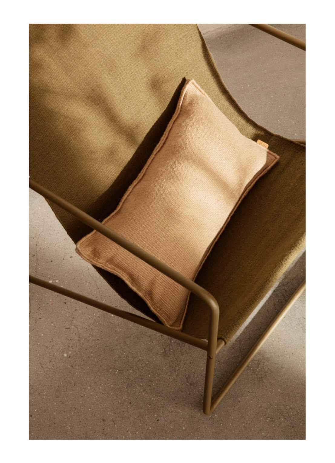 ferm LIVING Desert sierkussen 53 x 28 cm - voorkant 2 donkerbeige