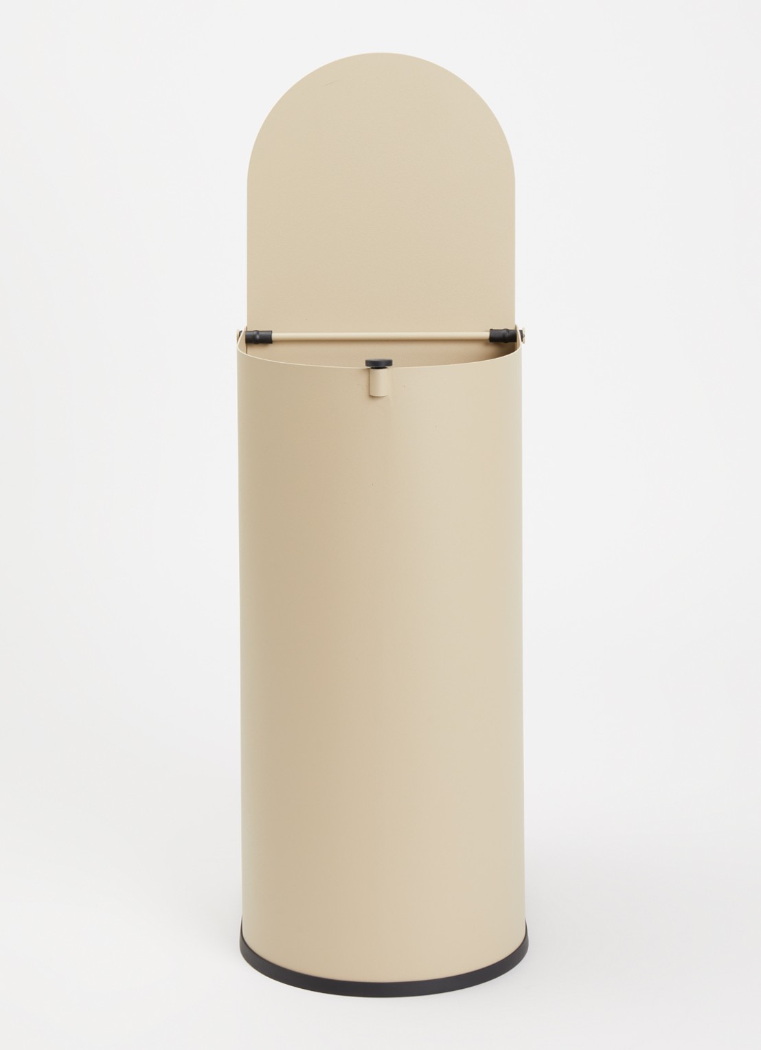 ferm LIVING Enkel prullenbak met deksel 6,6 L - voorkant 2 beige