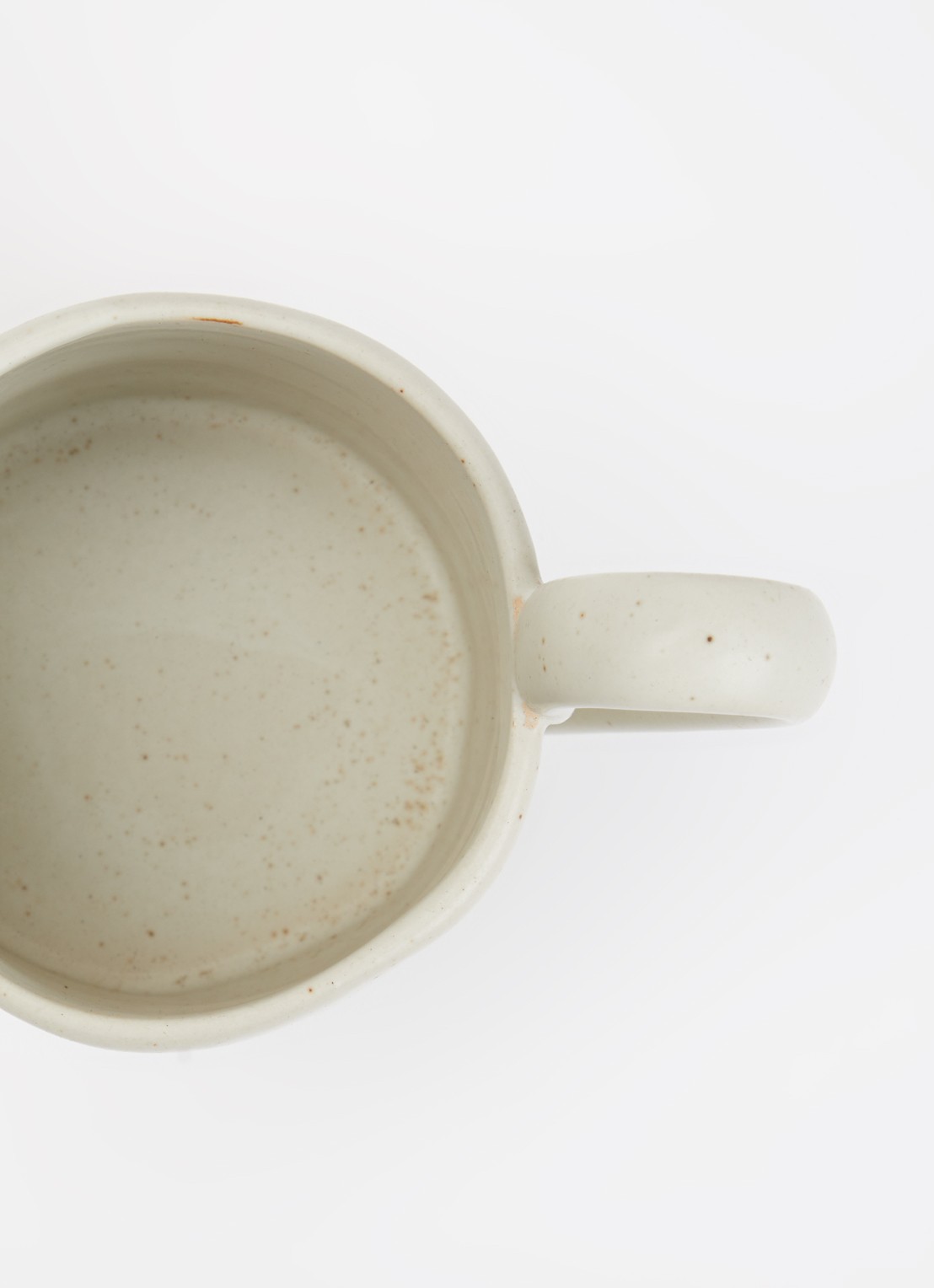 ferm LIVING Flow mok 36 cl - voorkant 2 gebroken wit