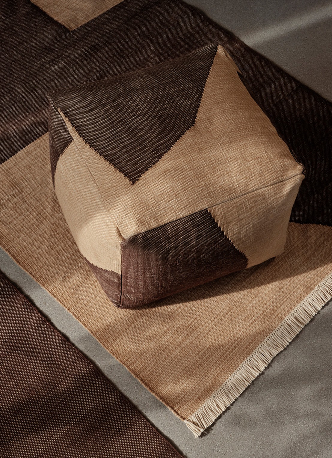 ferm LIVING Forene poef 60 x 60 cm - voorkant 2 bruin