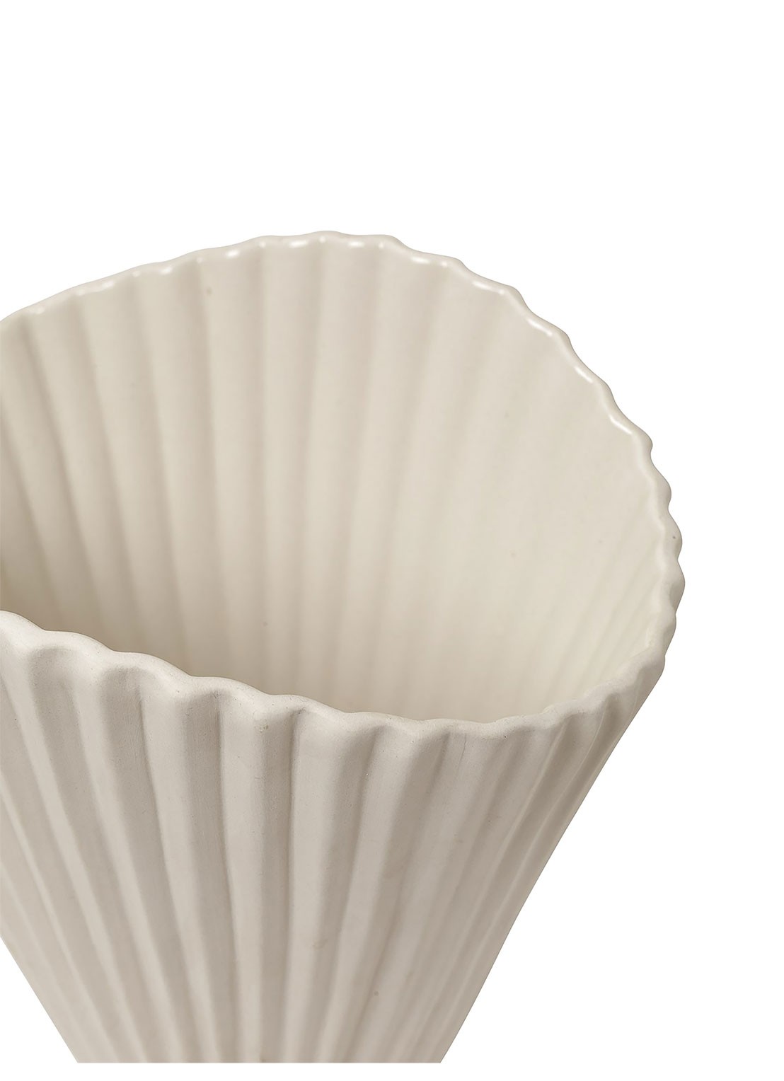 ferm LIVING Fountain vaas 31 cm - detail 3 gebroken wit