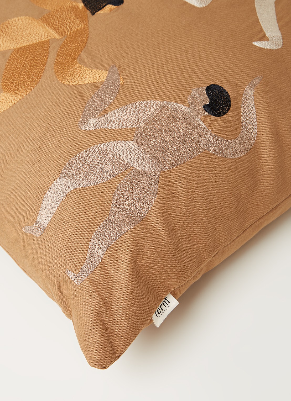 ferm LIVING Free sierkussen 50 x 50 cm - detail bruin