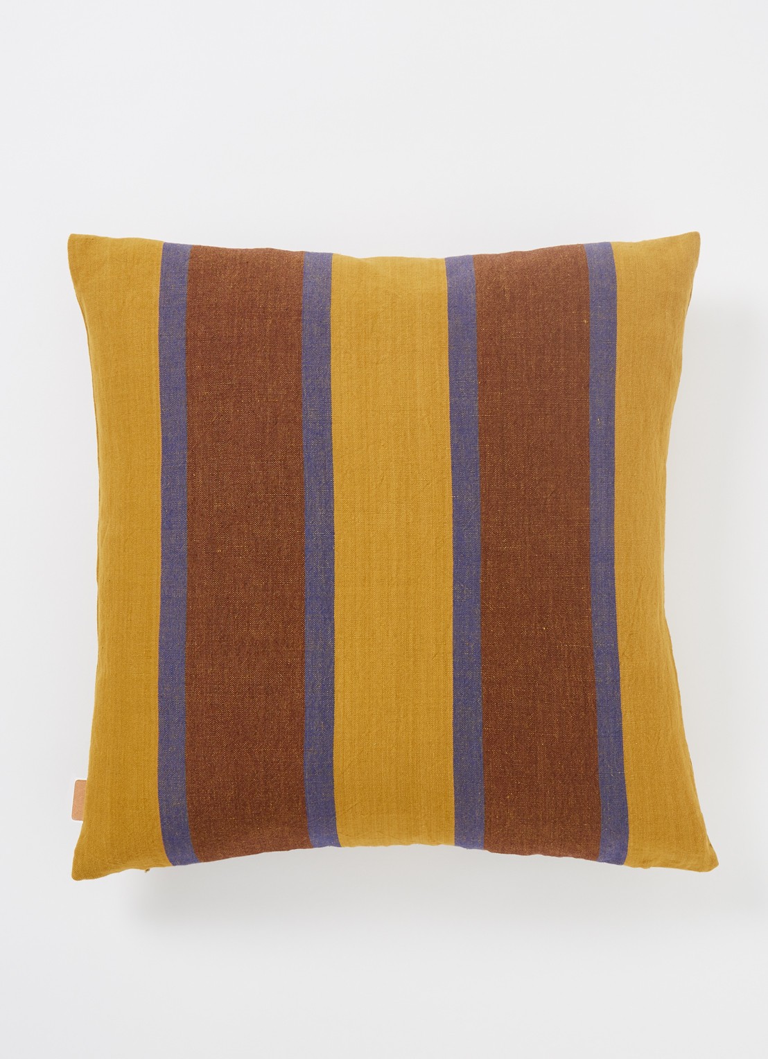 ferm LIVING Grand sierkussen 50 x 50 cm - detail mosterd