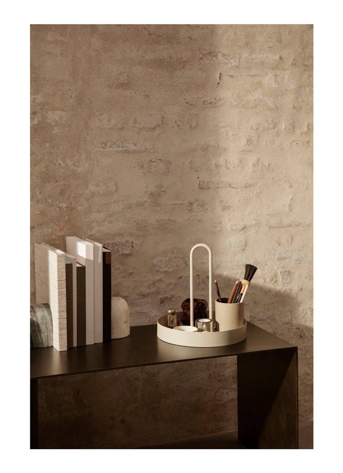 ferm LIVING Grib dienblad 28 cm - detail 2 beige