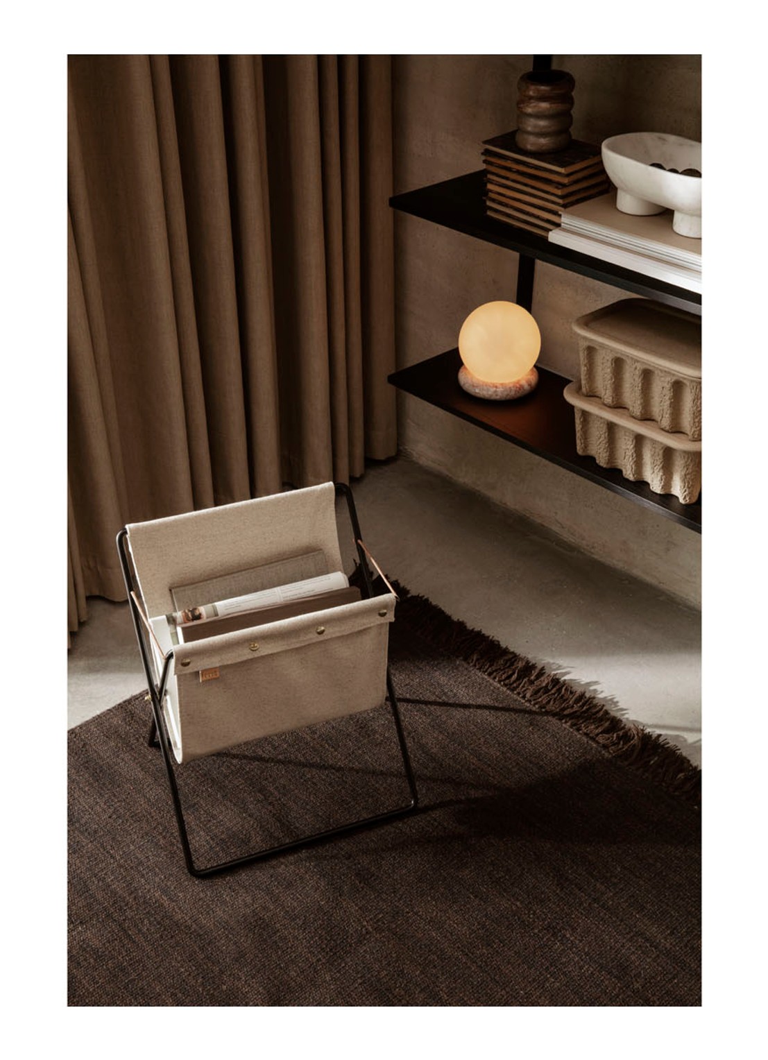 ferm LIVING Herman tijdschriftenrek 51 x 31 cm  - voorkant 3 beige