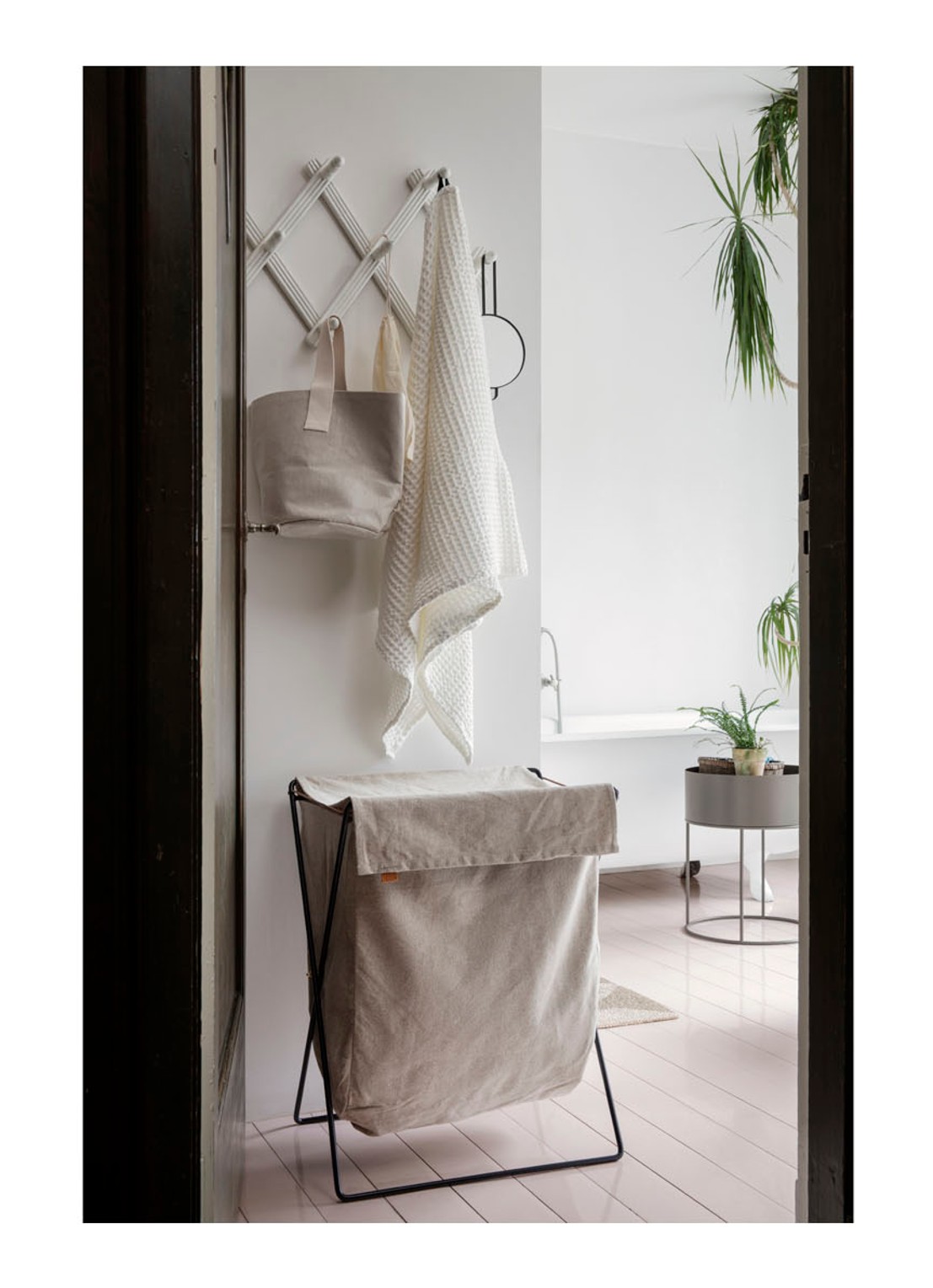 ferm LIVING Herman wasmand 65 cm - voorkant 4 beige