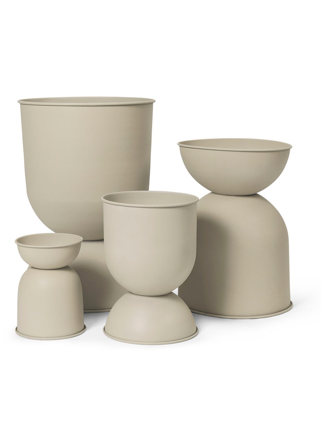 ferm LIVING Hourglass bloempot van gepoedercoat ijzer voor binnen Ø50 cm - detail 3 donkerbeige