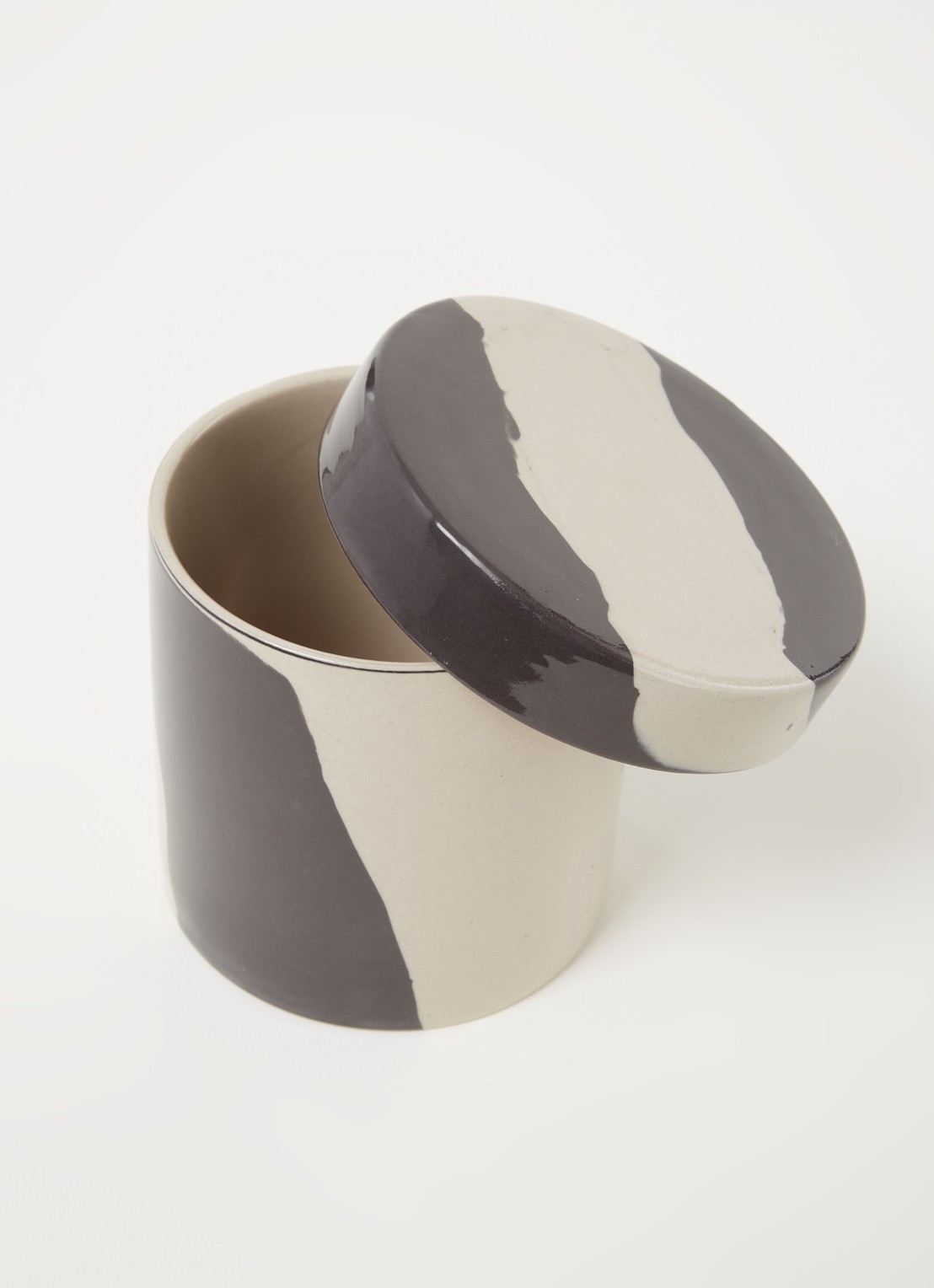 ferm LIVING Inlay S bloem- en opbergpot van keramiek voor binnen Ø10 cm  - detail zand